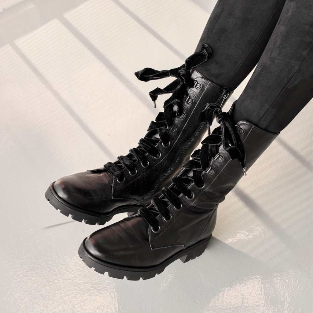 Las botas moteras de mujer en tendencia 2024