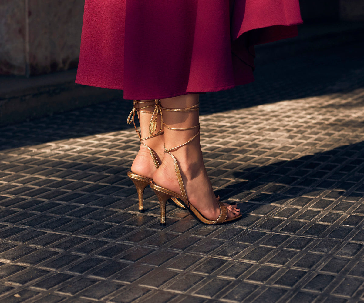 Cómo combinar las sandalias de tacón esta temporada para seguir la tendencia