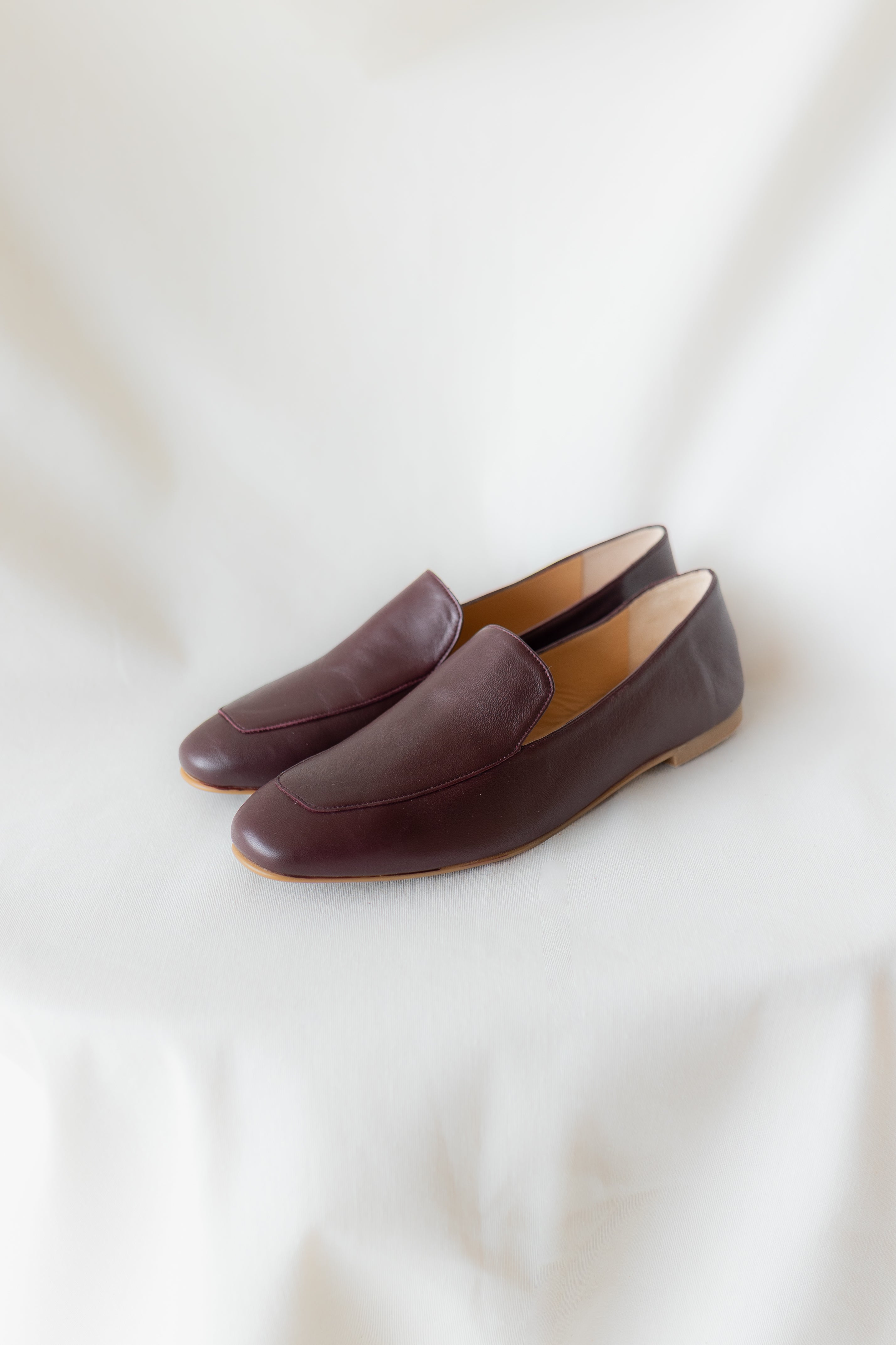 MOCASÍN BLANCA PIEL BURDEOS