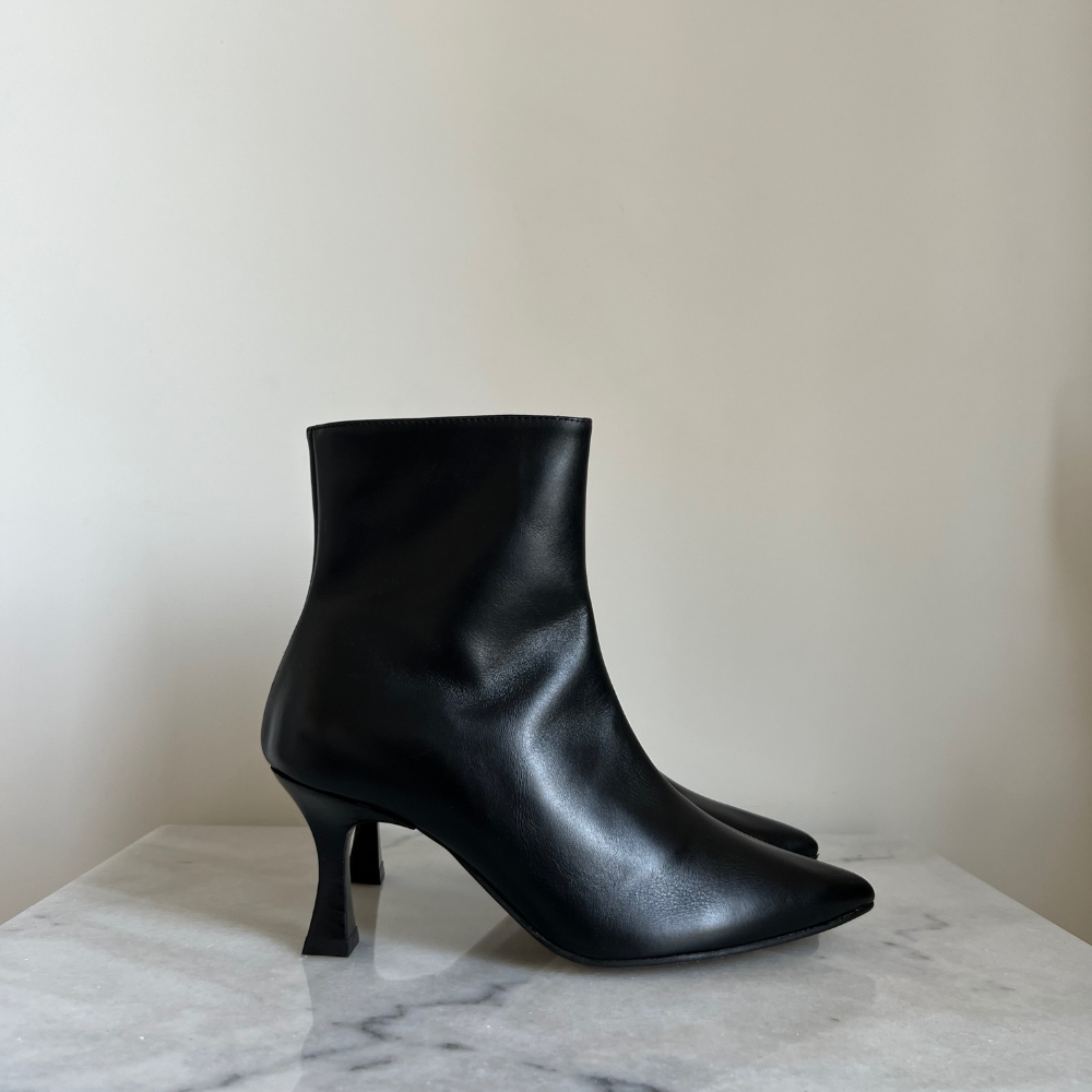 BOTÍN ARES PIEL NEGRA TACÓN 6CM