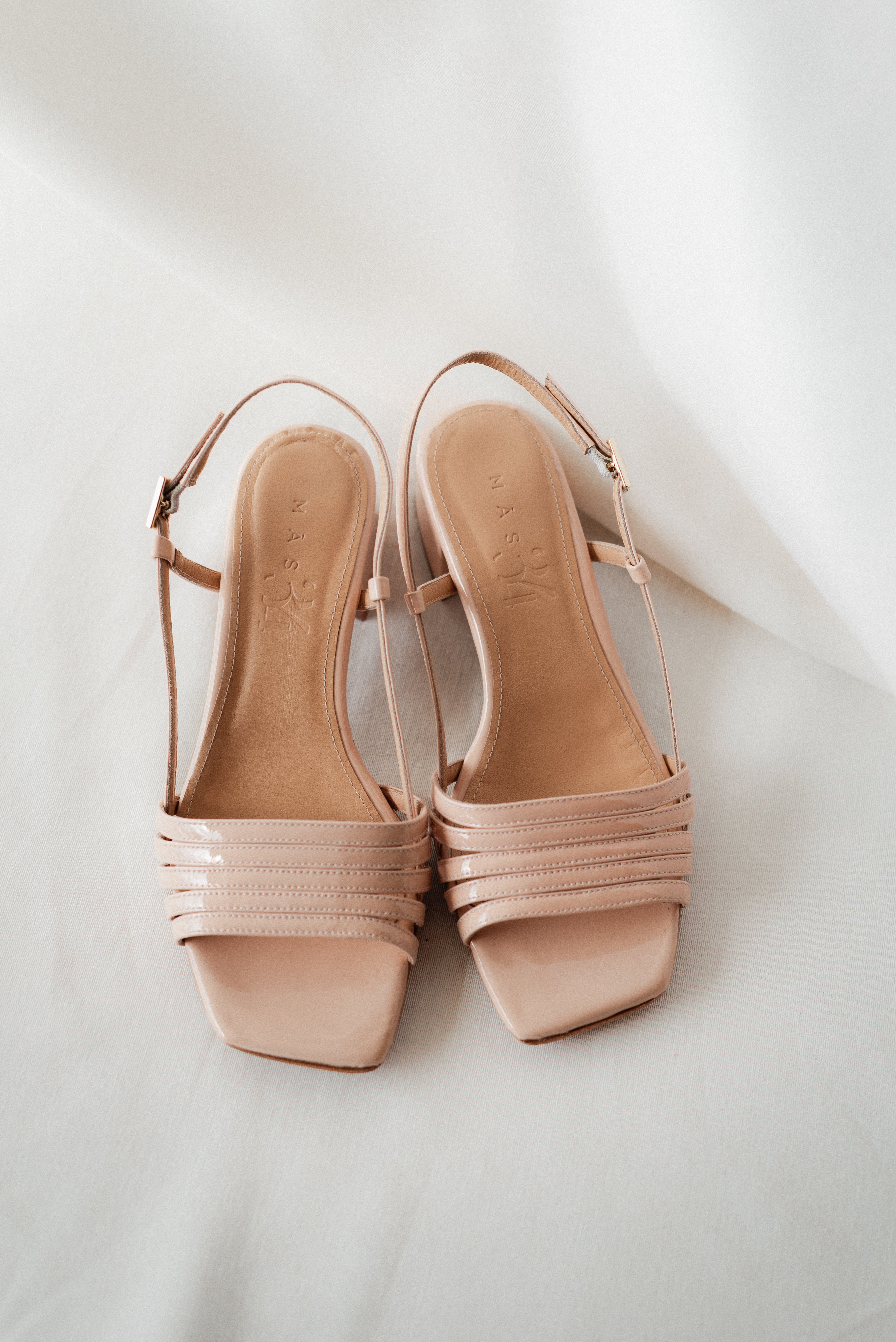 NUDE PATENT LEATHER EFFECT FABRIC SANDAL WITH 4CM HEEL