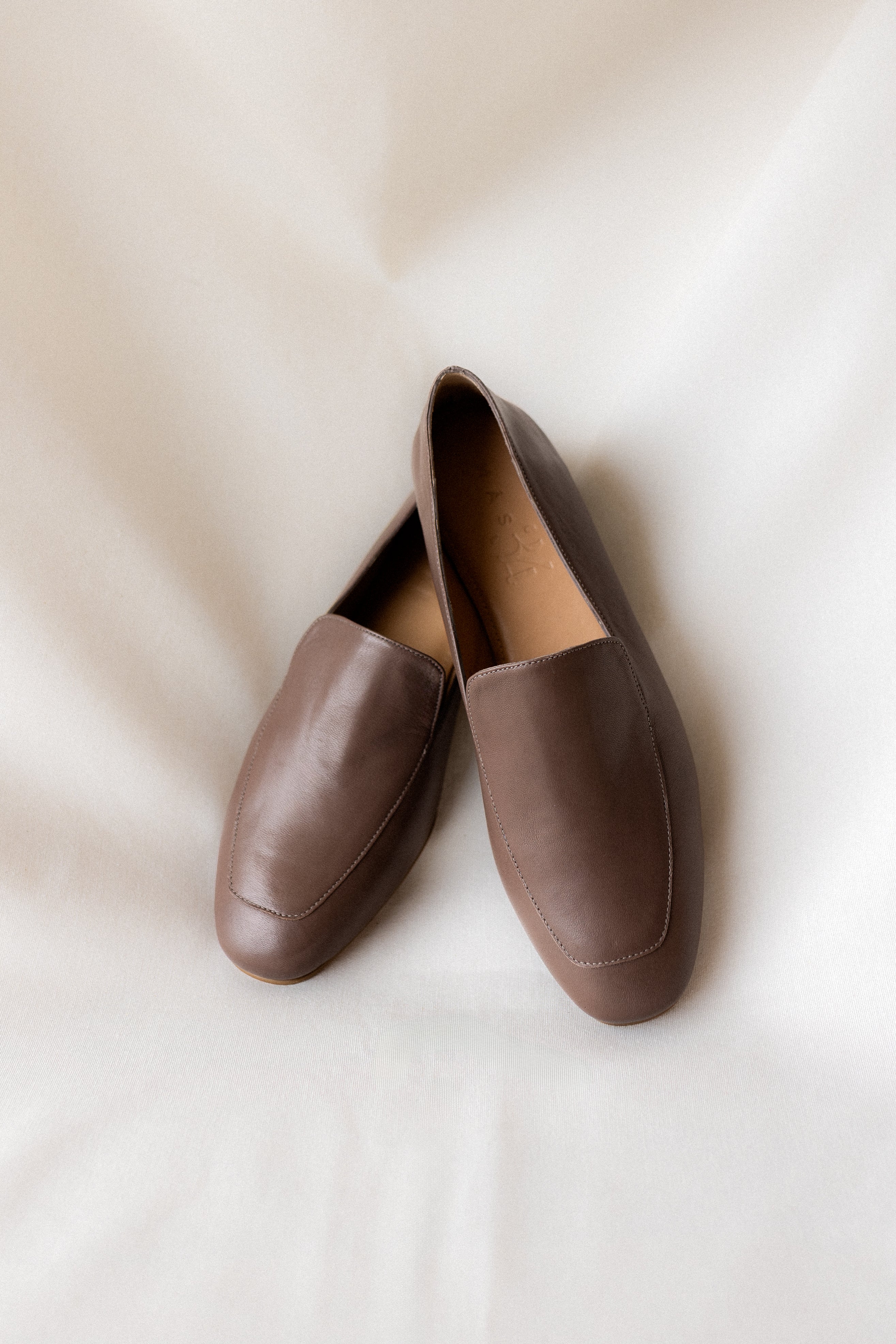 MOCASÍN BLANCA PIEL TAUPE