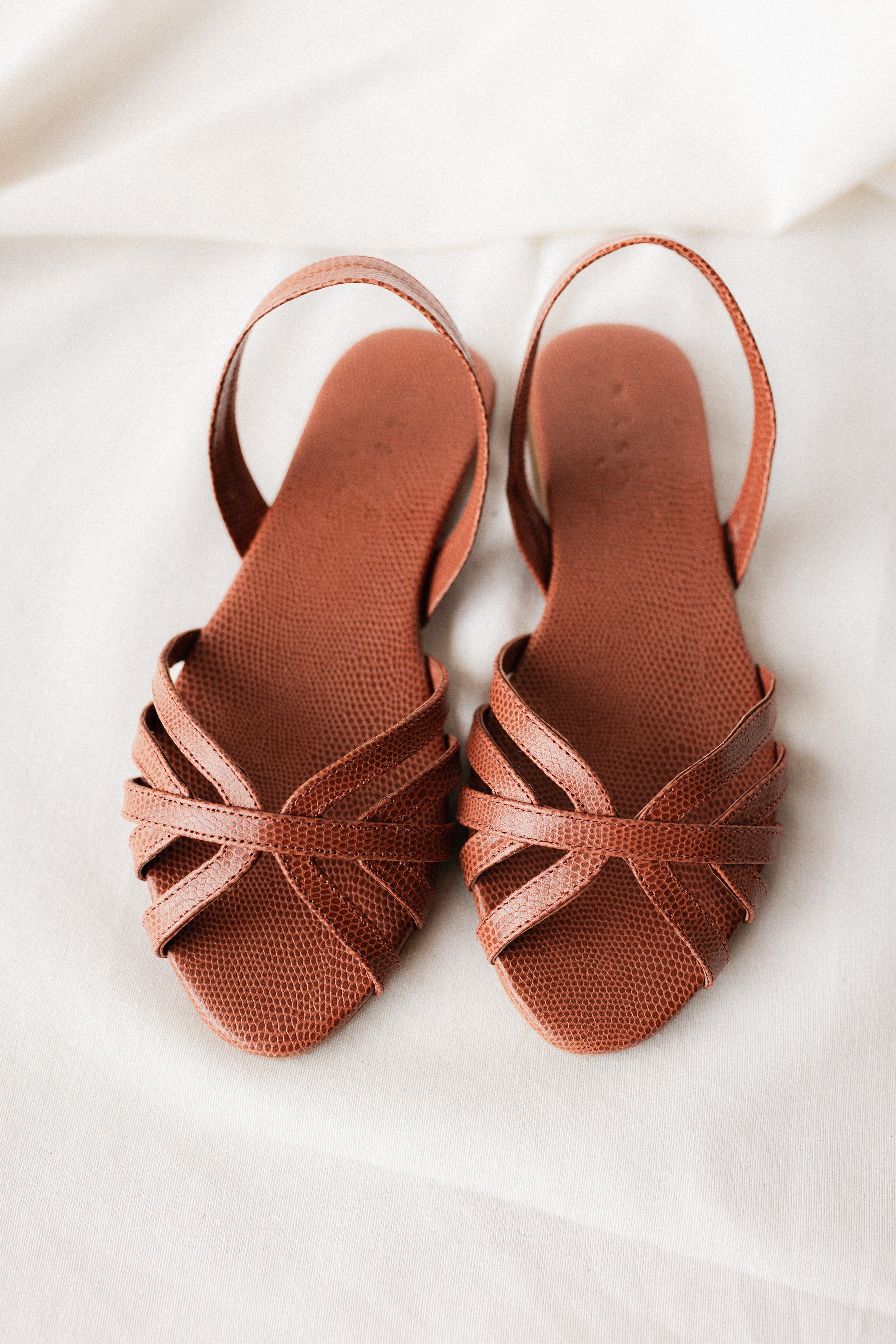 SANDALIA PLANA TOMÁS PIEL MARRÓN