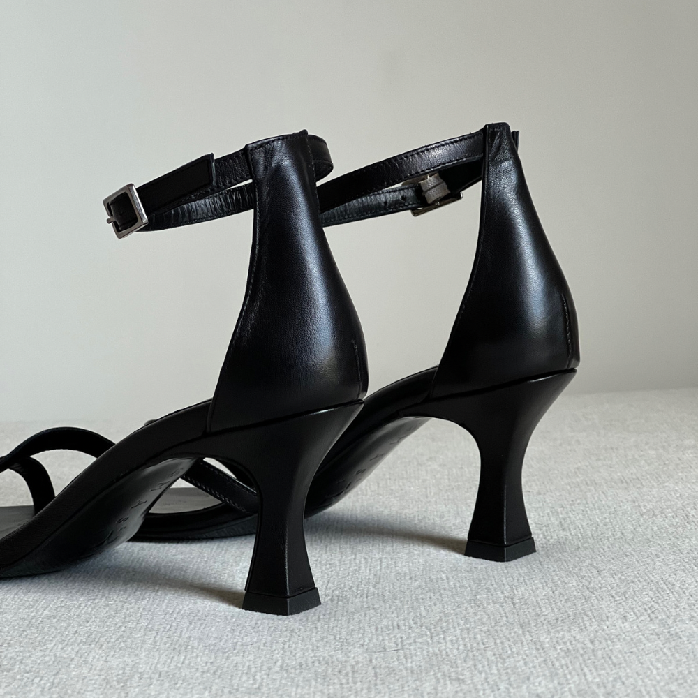 SANDALIA ESPERANZA PIEL NEGRA TACÓN 6CM