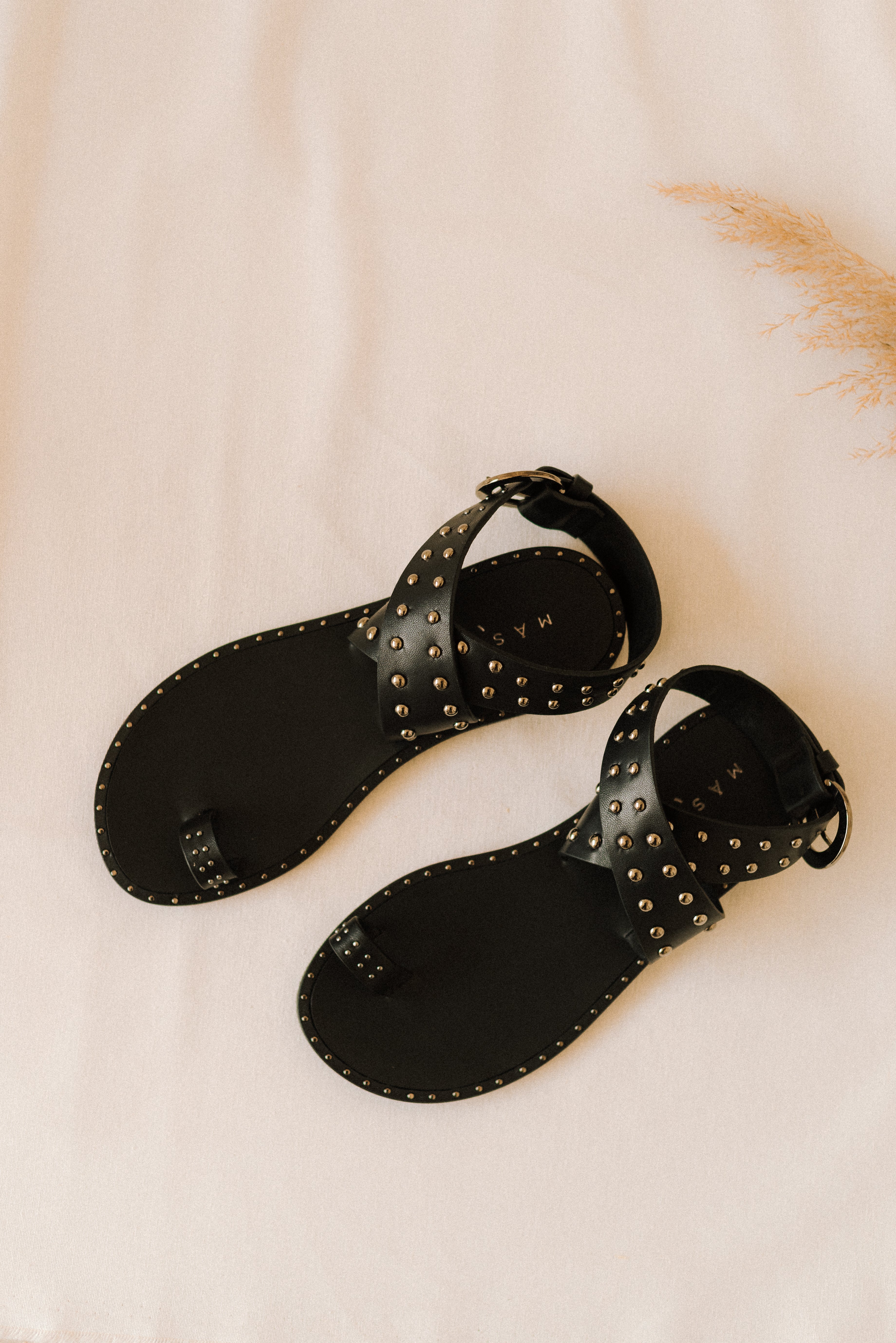 PABLO BLACK LEATHER FLAT SANDAL