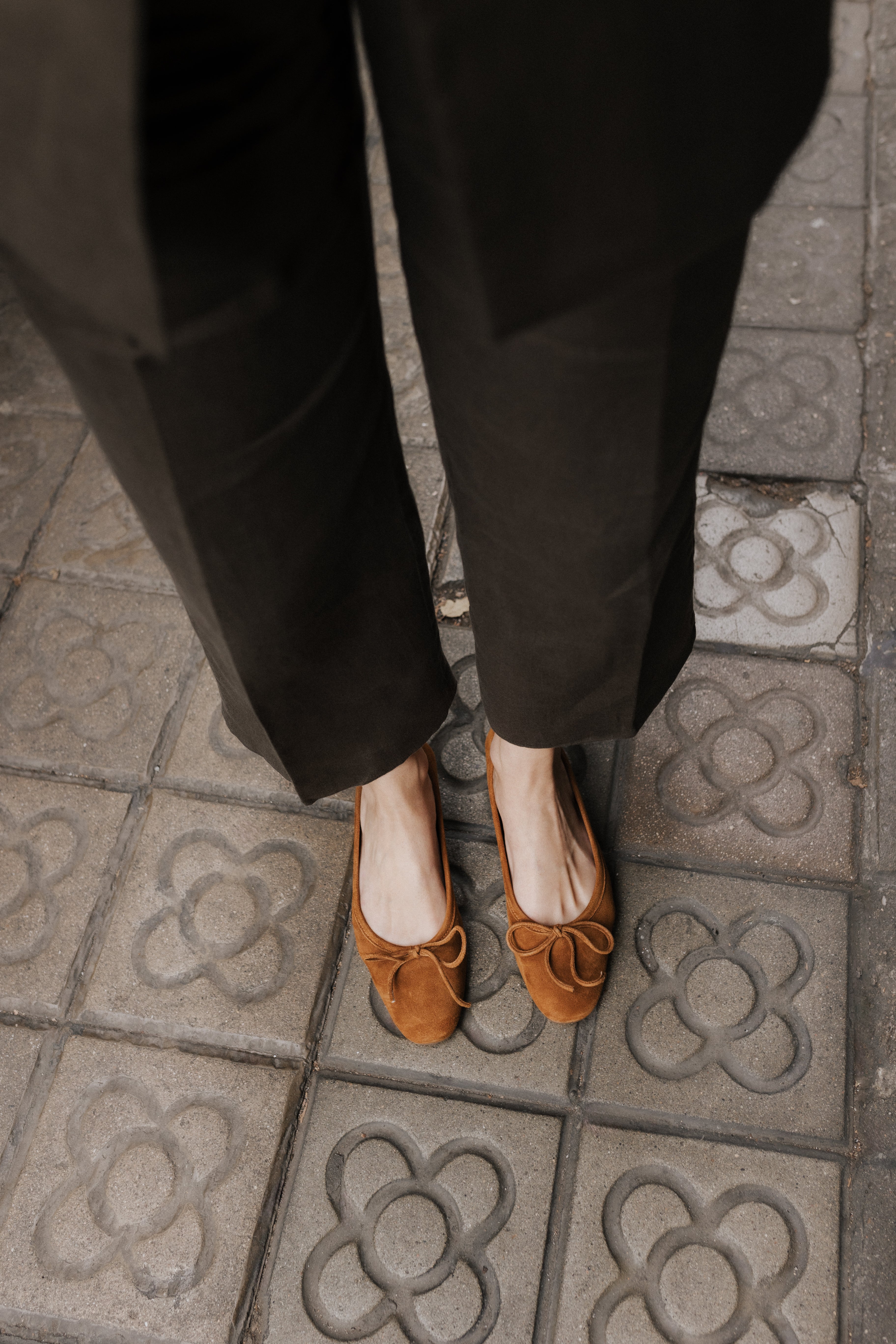 BAILARINA MONTSE LAZO ANTE MARRÓN