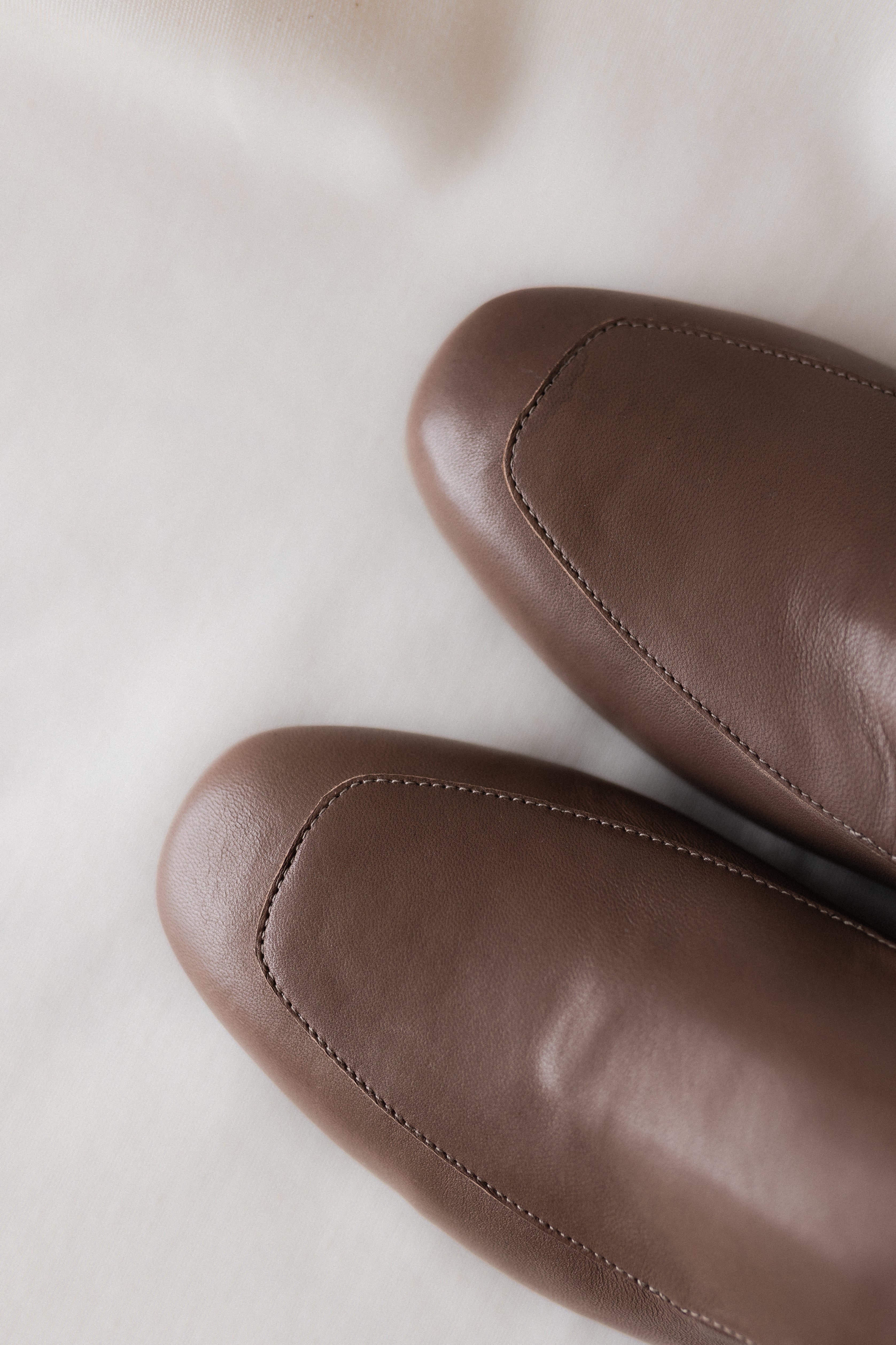 MOCASÍN BLANCA PIEL TAUPE
