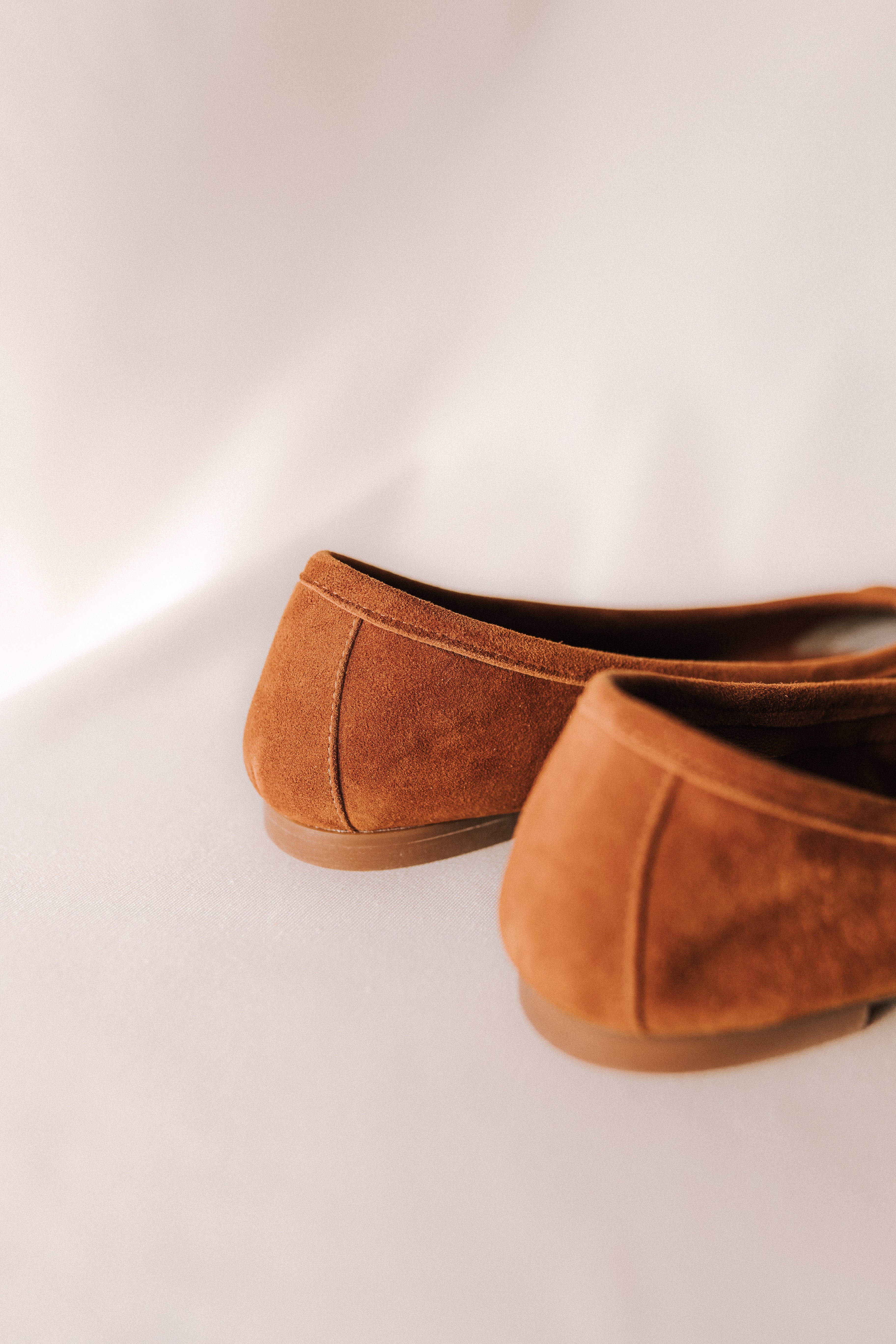 BAILARINA MONTSE LAZO ANTE MARRÓN