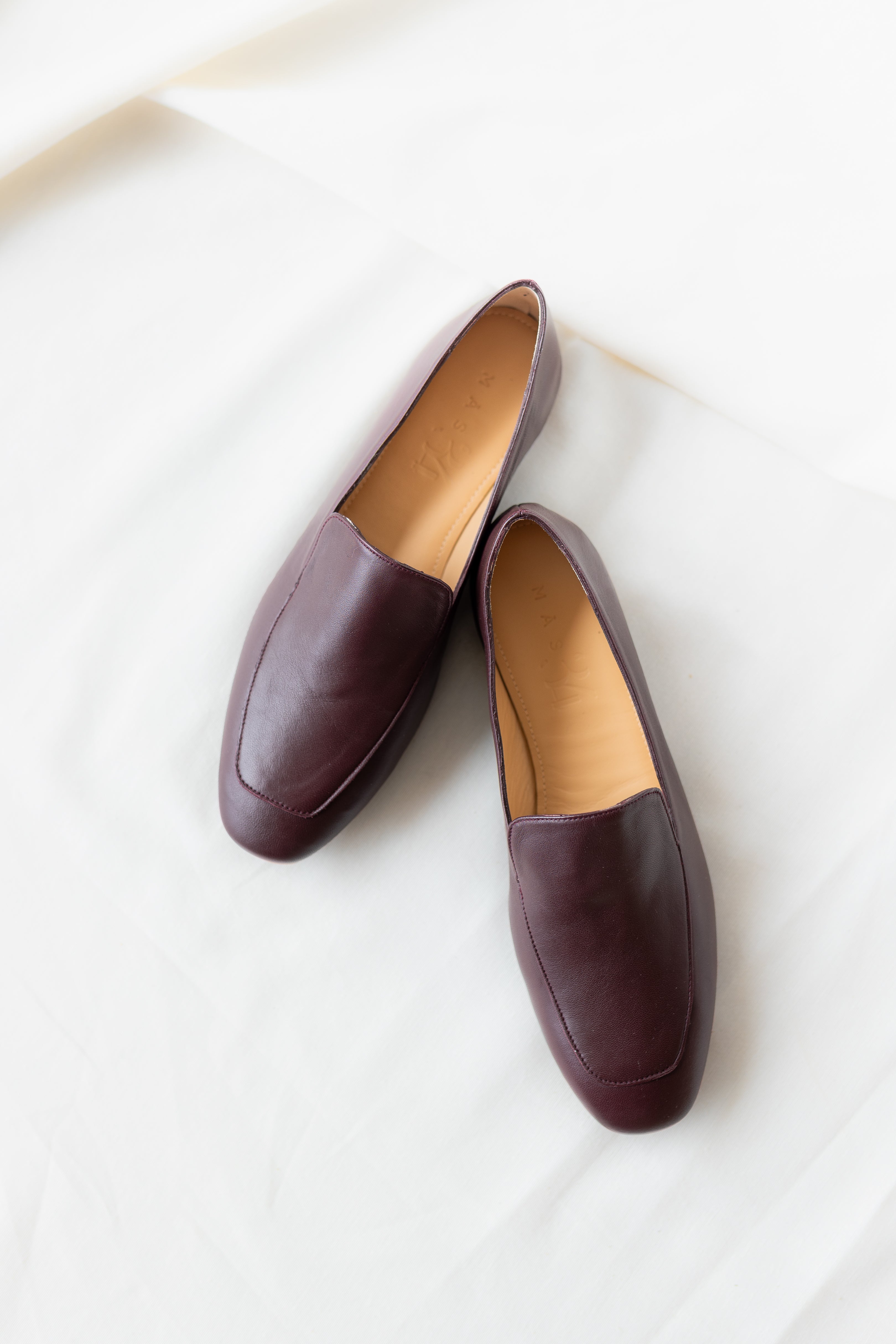 MOCASÍN BLANCA PIEL BURDEOS