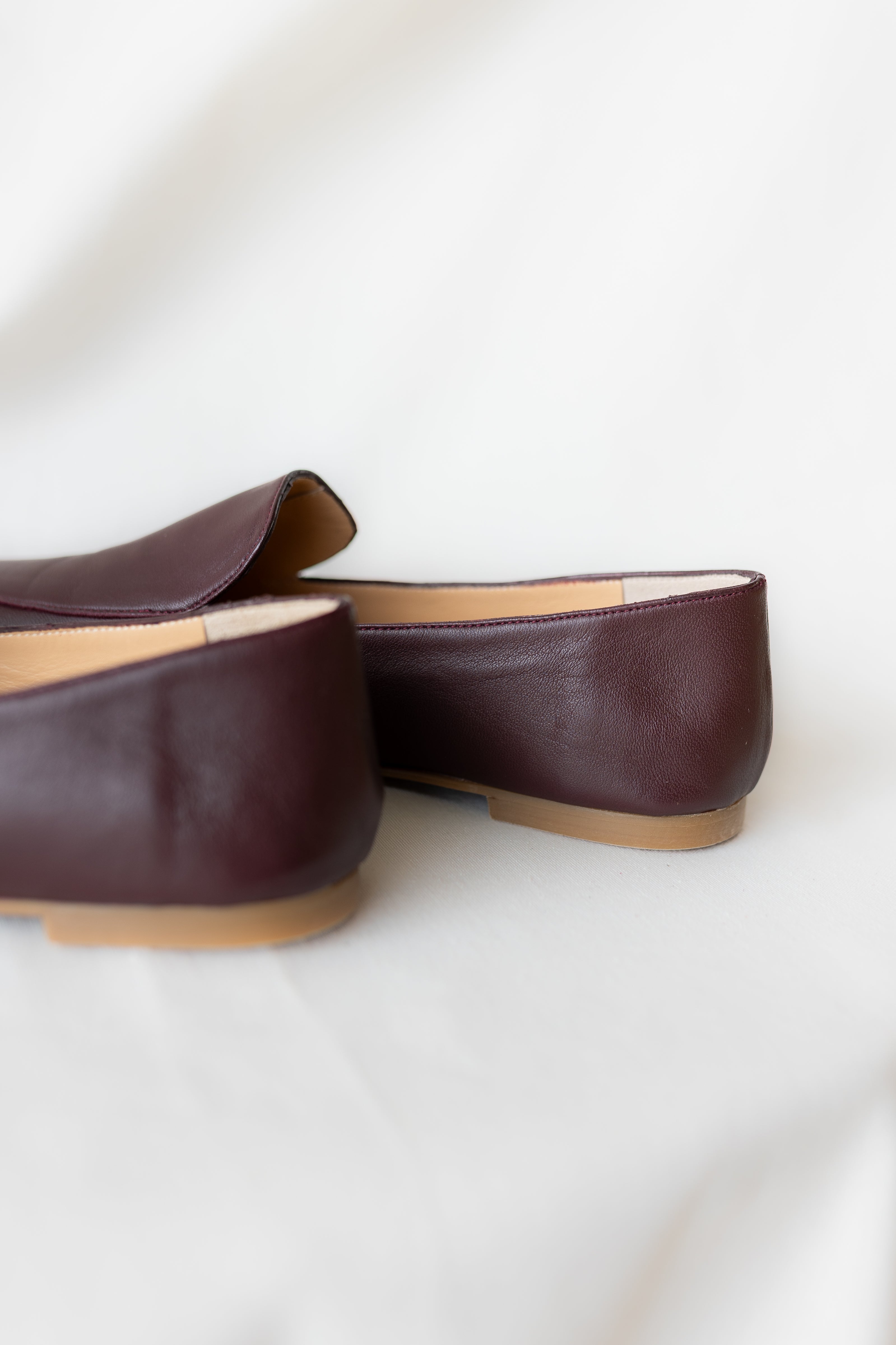 MOCASÍN BLANCA PIEL BURDEOS