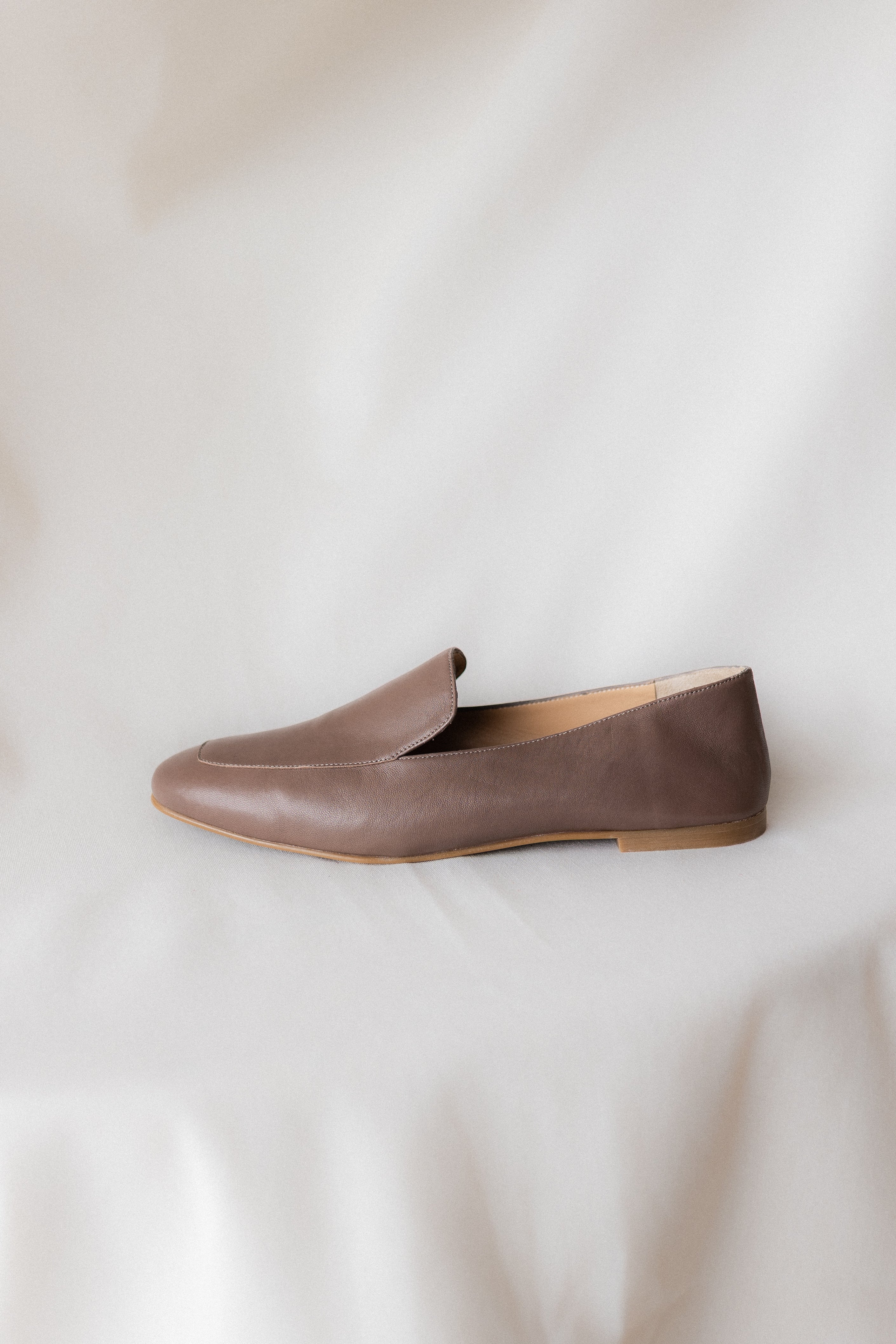 MOCASÍN BLANCA PIEL TAUPE