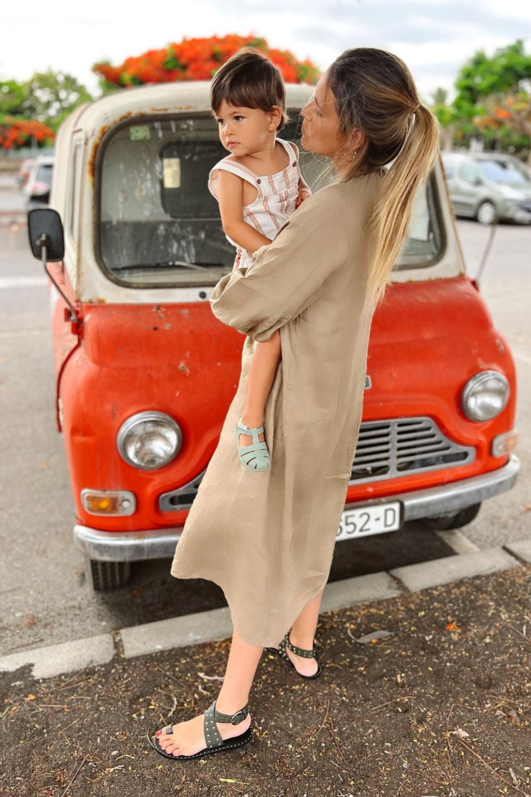 SANDALIA PLANA PABLO PIEL KAKI