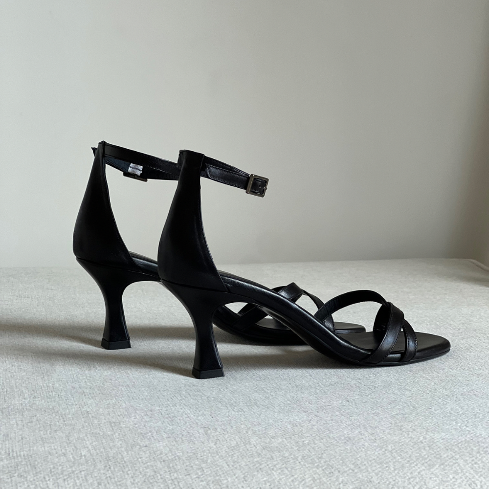 SANDALIA ESPERANZA PIEL NEGRA TACÓN 6CM