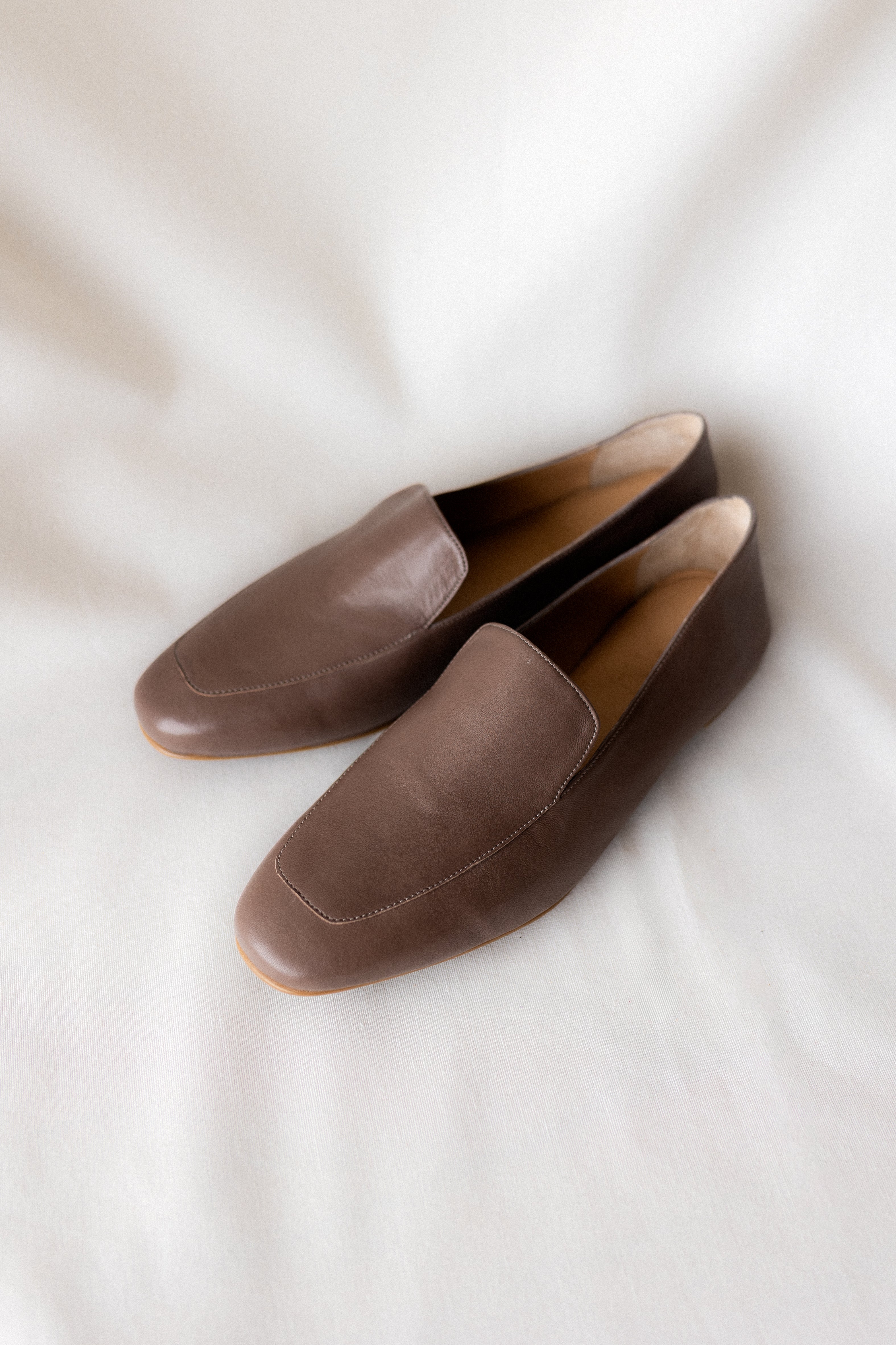 MOCASÍN BLANCA PIEL TAUPE