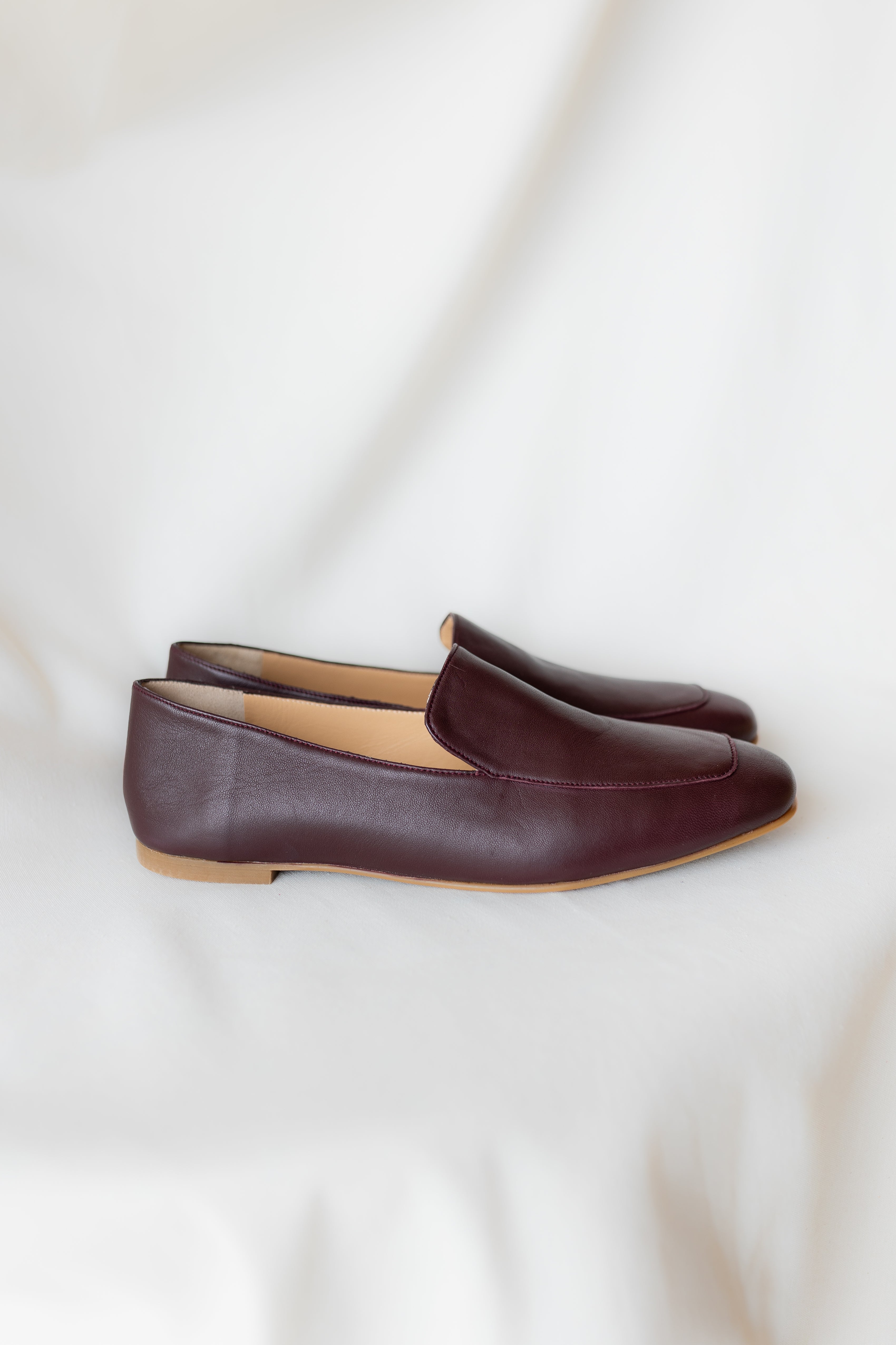 MOCASÍN BLANCA PIEL BURDEOS