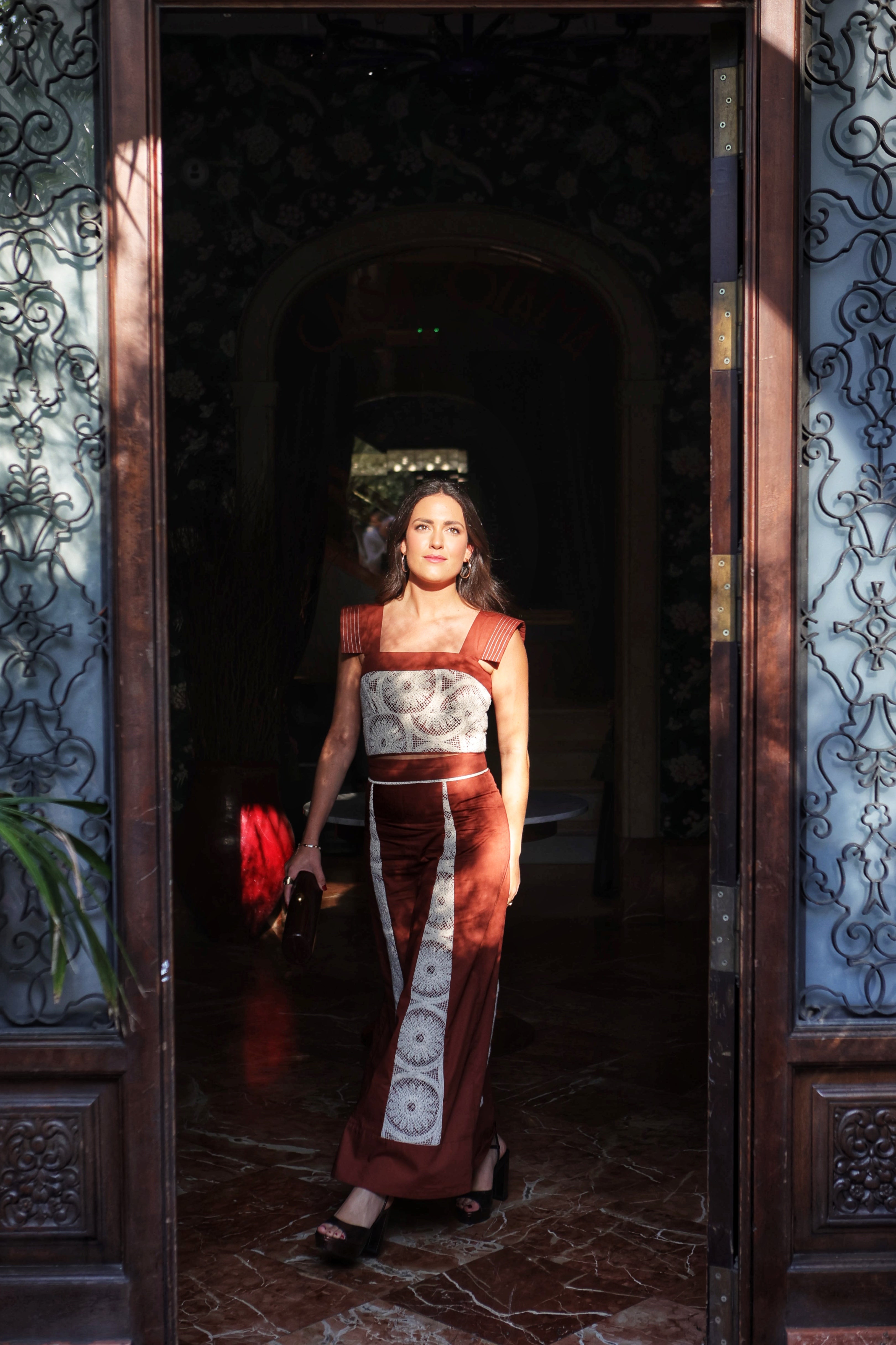 SANDALIA MAISA TACÓN 10CM PLATAFORMA PIEL LAMINADO CAFÉ