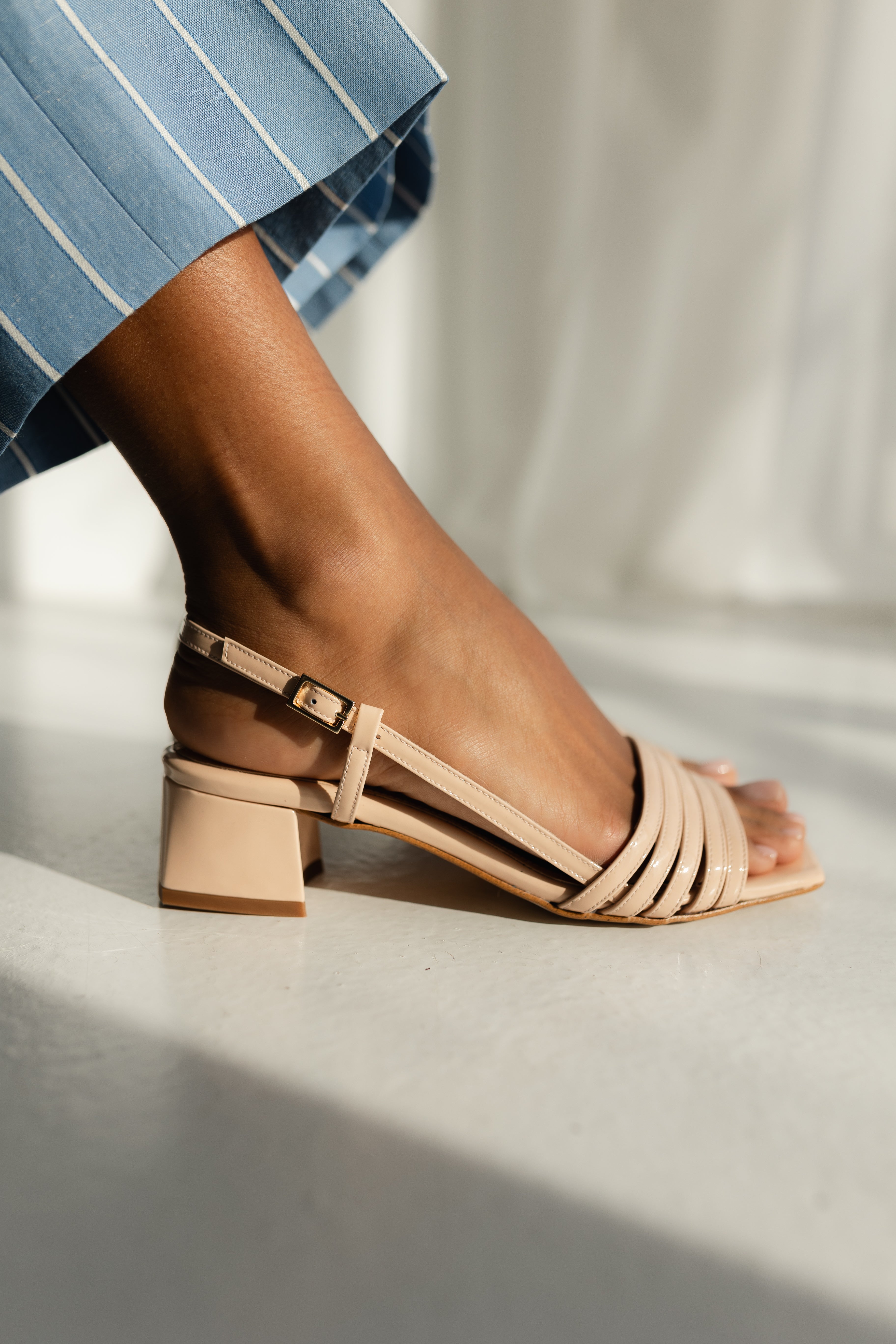 NUDE PATENT LEATHER EFFECT FABRIC SANDAL WITH 4CM HEEL