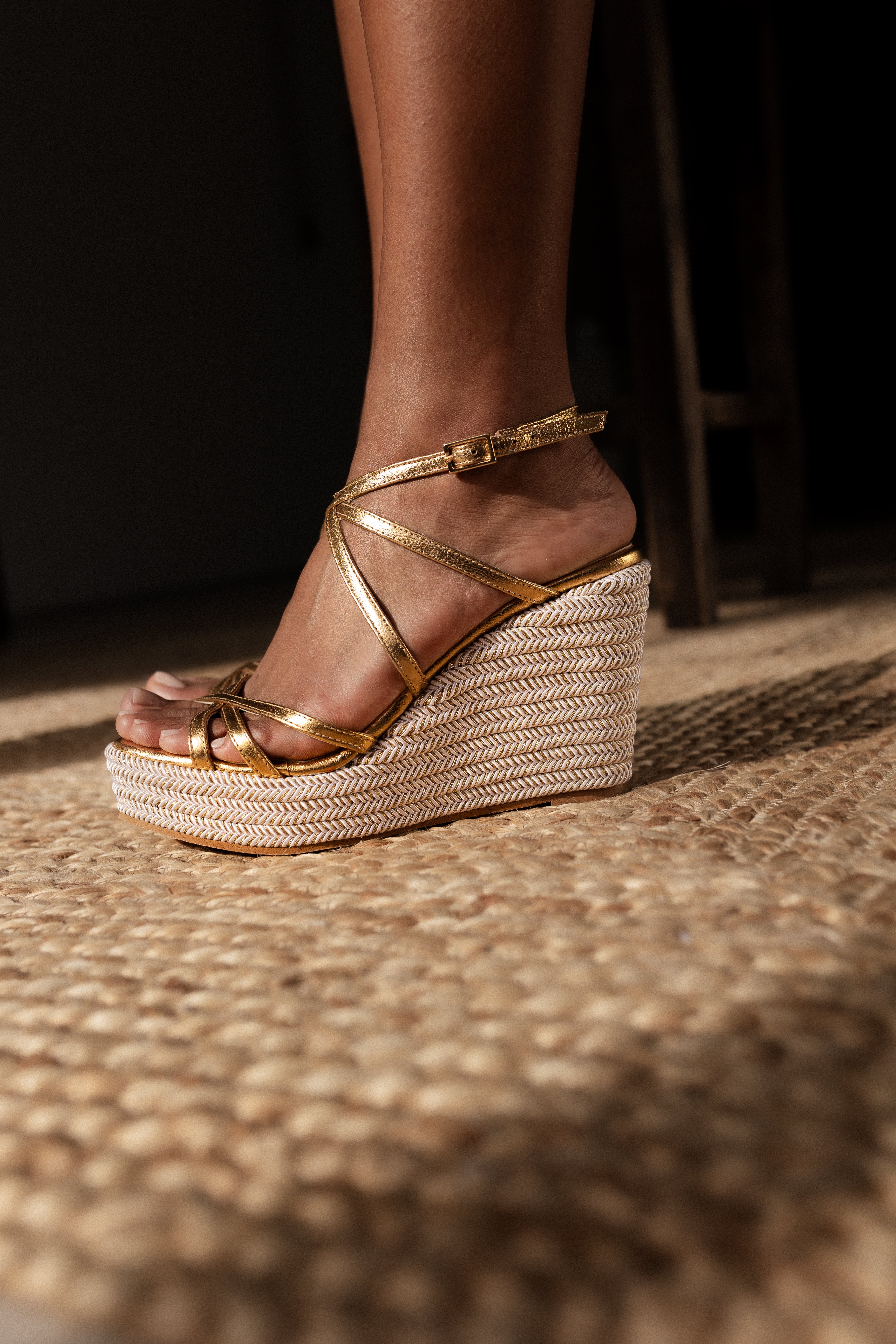 BERTA WEDGE GOLD LAMINATED LEATHER 8.5 CM