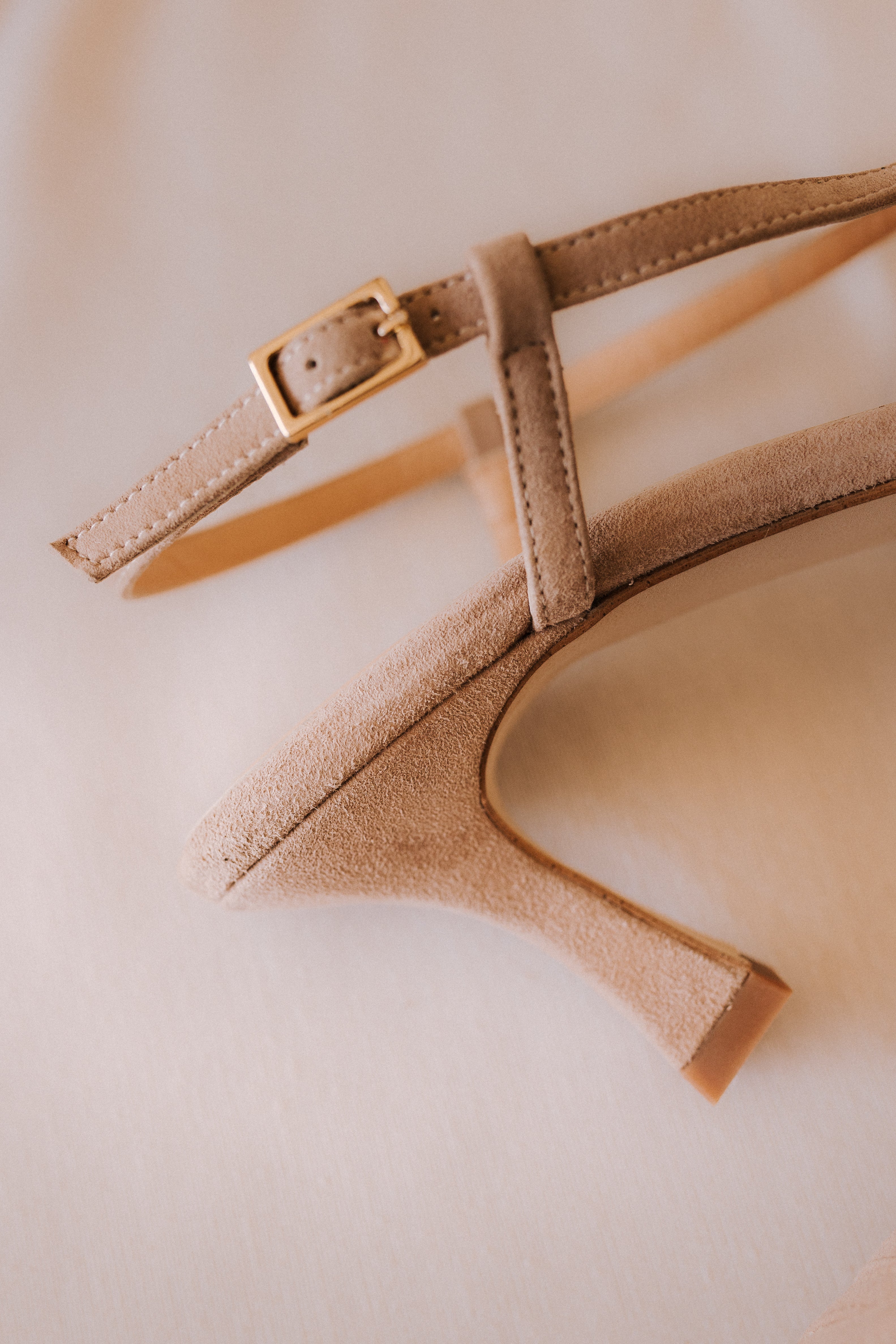 SANDALIA TRIANA ANTE NATURAL TACÓN 6CM