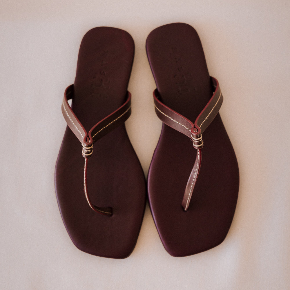DANIELA FLAT SANDAL IN BURGUNDY LEATHER
