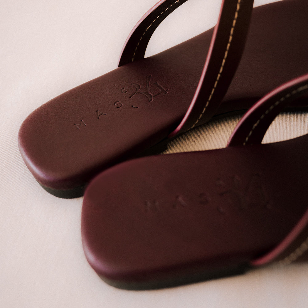 SANDALIA PLANA DANIELA PIEL BURDEOS