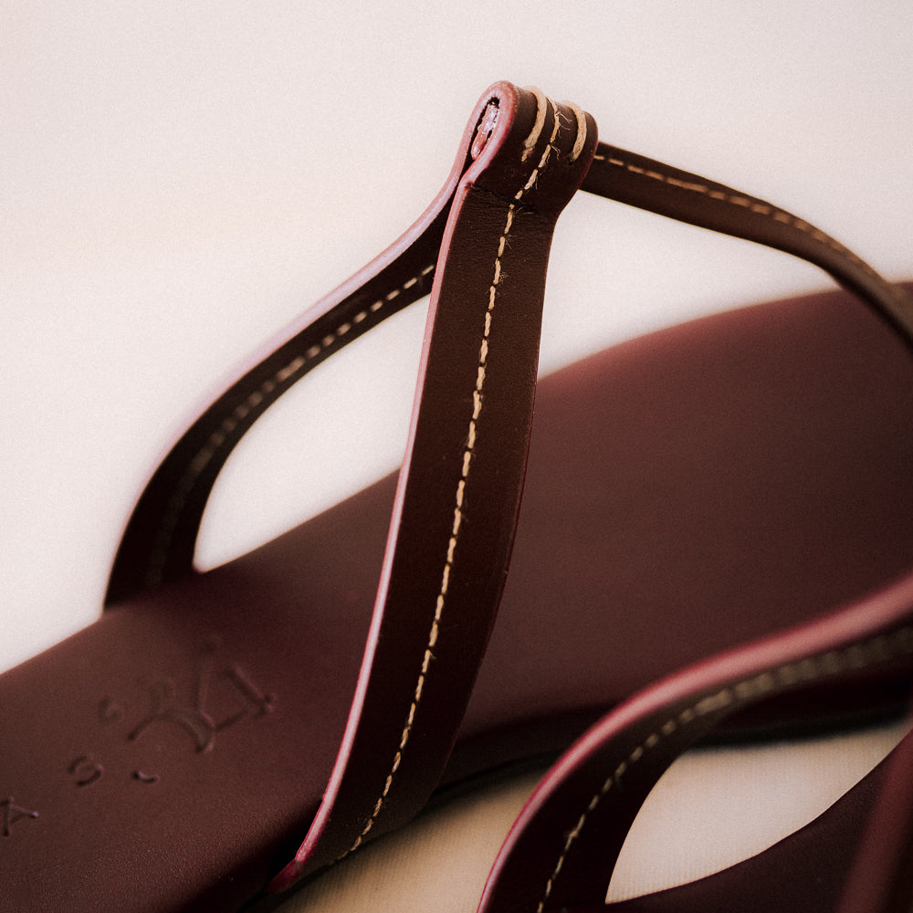 SANDALIA PLANA DANIELA PIEL BURDEOS