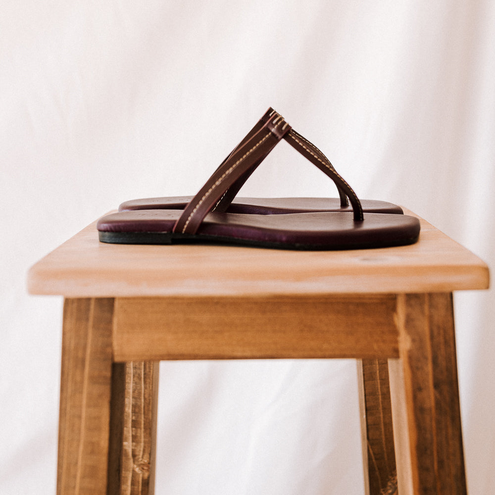 SANDALIA PLANA DANIELA PIEL BURDEOS