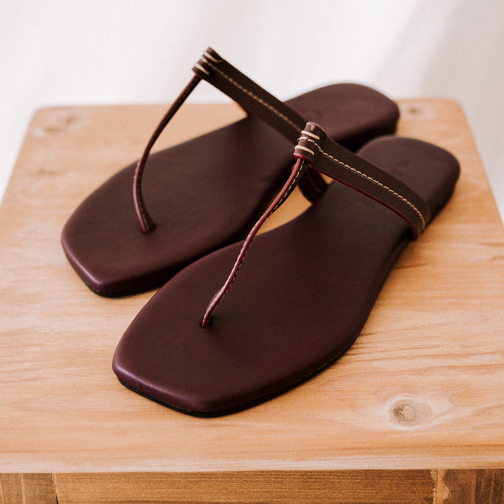 DANIELA FLAT SANDAL IN BURGUNDY LEATHER