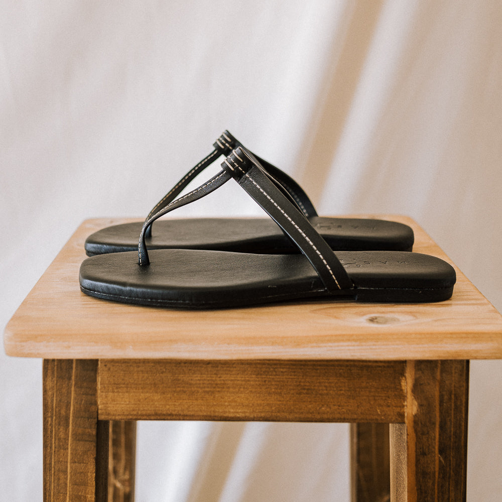 DANIELA BLACK LEATHER FLAT SANDAL