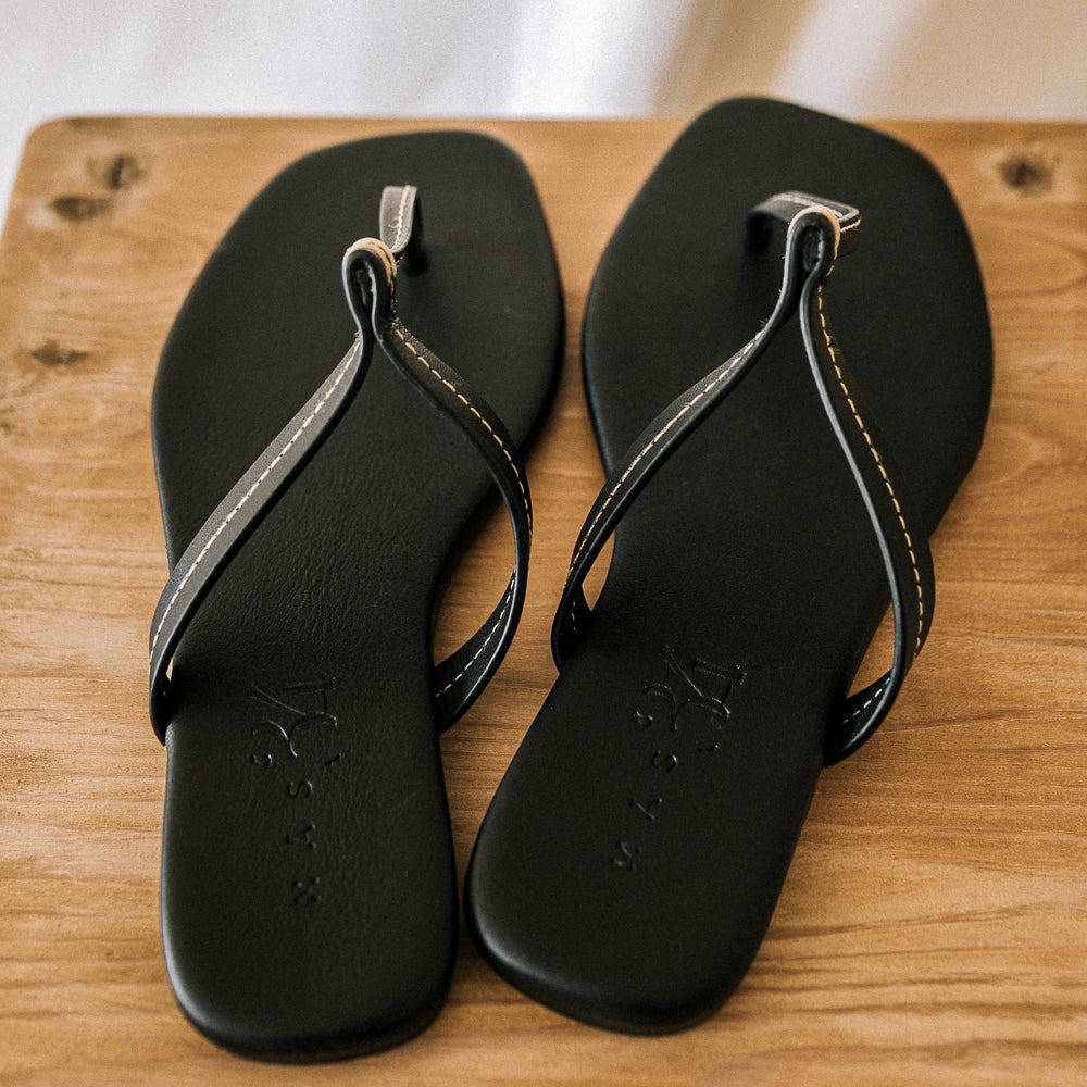 DANIELA BLACK LEATHER FLAT SANDAL