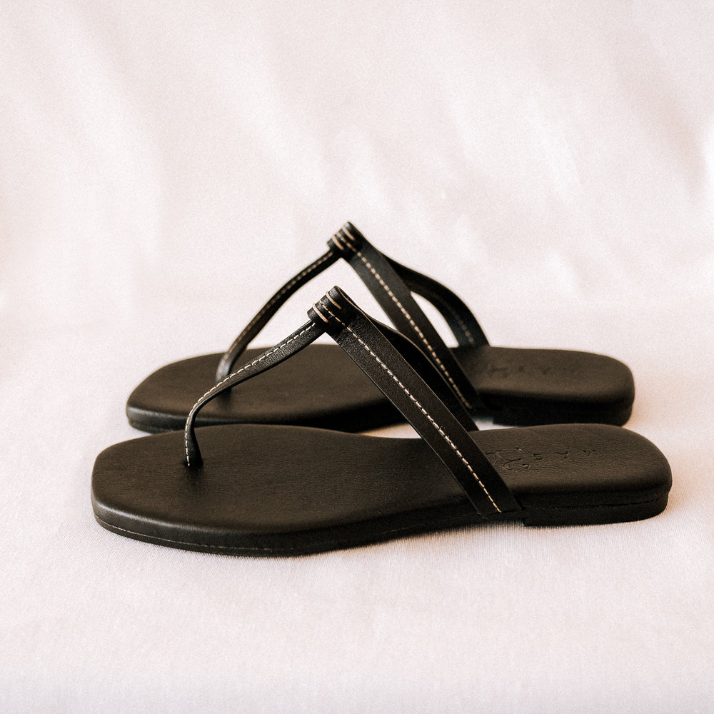 DANIELA BLACK LEATHER FLAT SANDAL