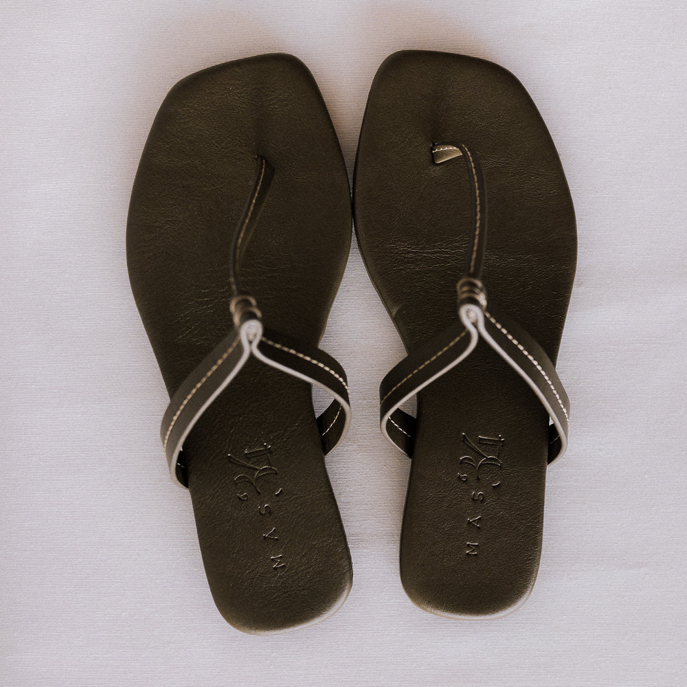 DANIELA FLAT SANDAL IN KHAKI LEATHER