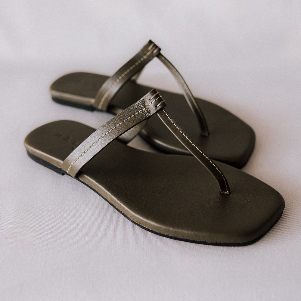 DANIELA FLAT SANDAL IN KHAKI LEATHER