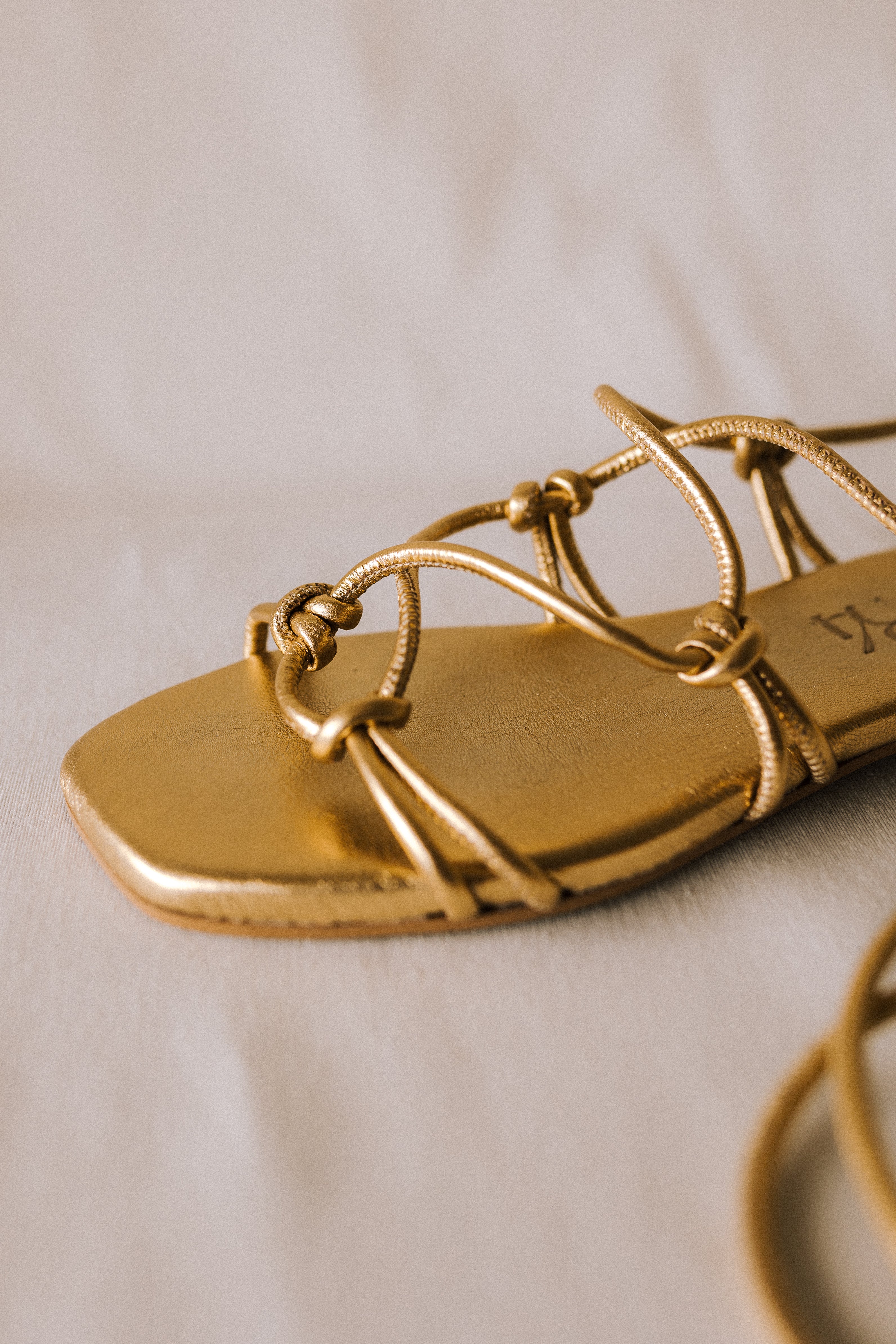CATY FLAT SANDAL IN GOLD LAMINATED LEATHER