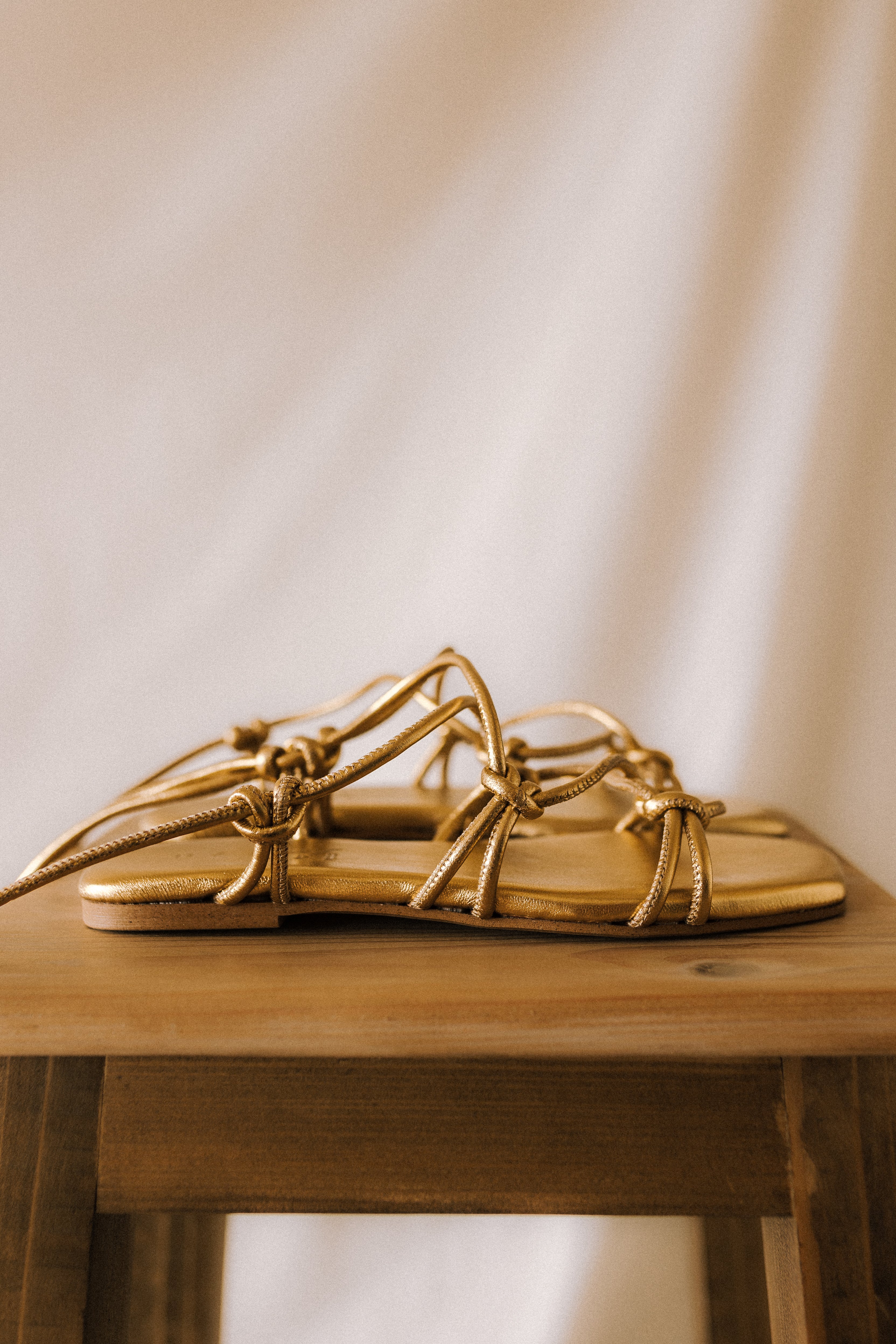 CATY FLAT SANDAL IN GOLD LAMINATED LEATHER
