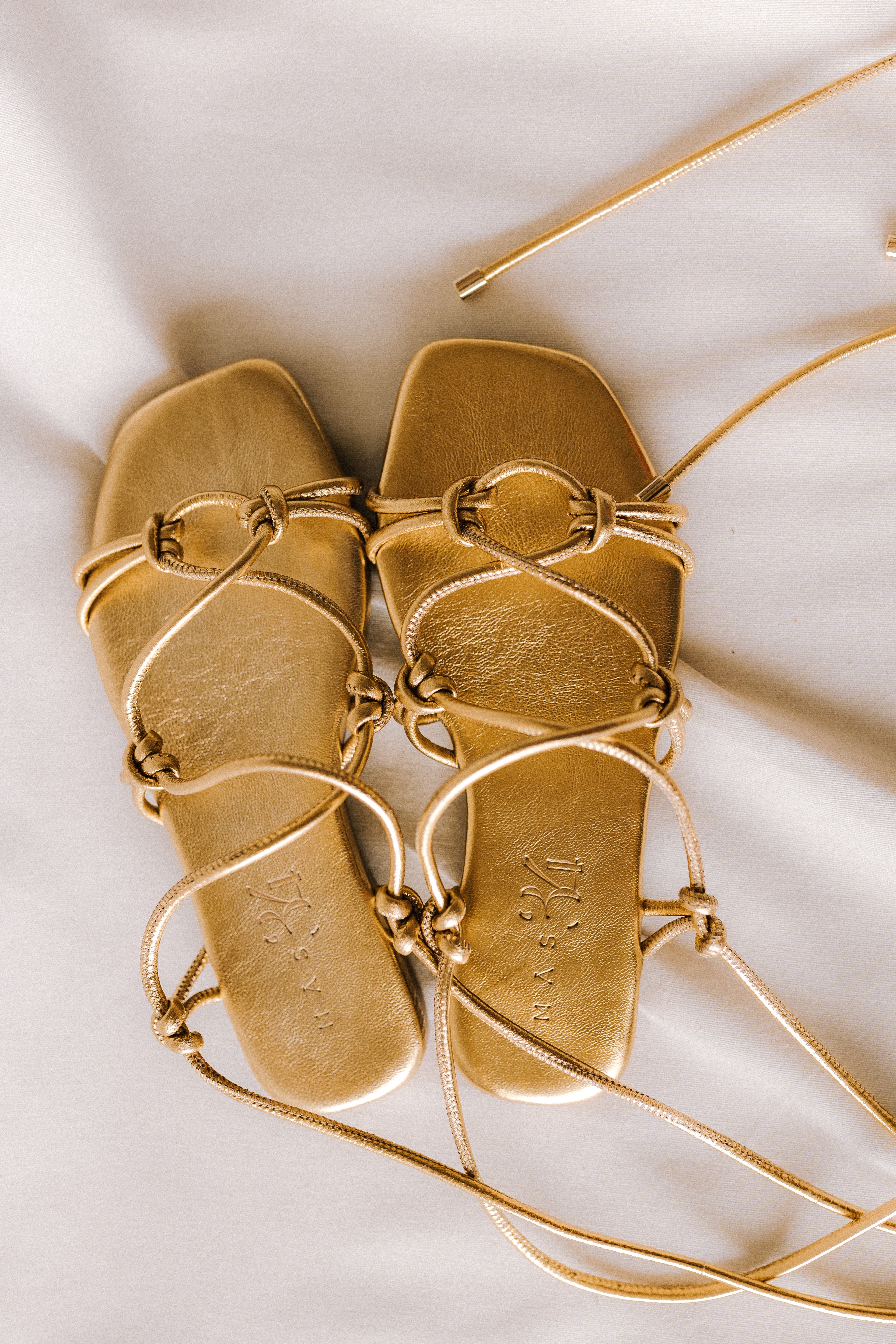 CATY FLAT SANDAL IN GOLD LAMINATED LEATHER