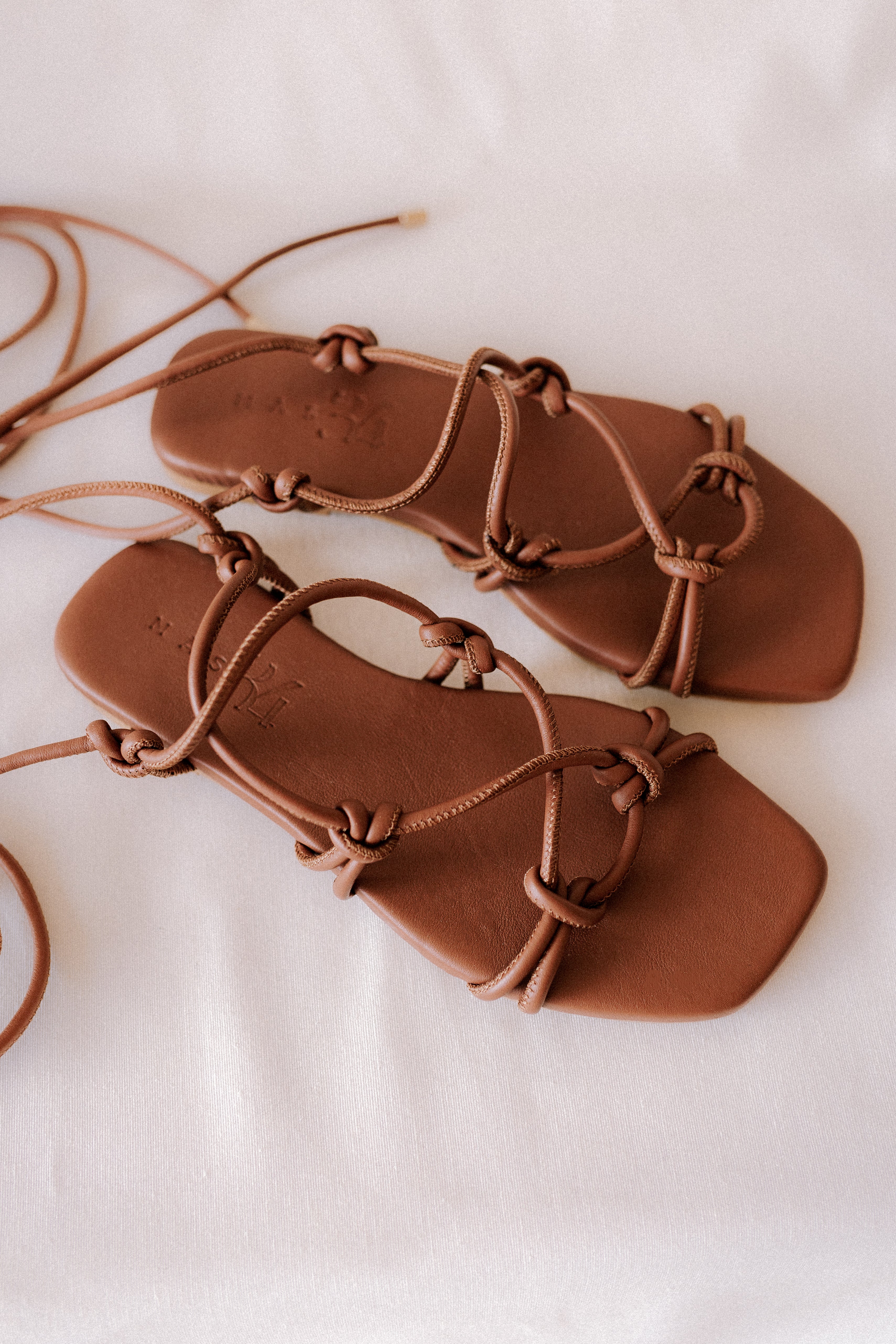 SANDALIA PLANA CATY PIEL MARRÓN