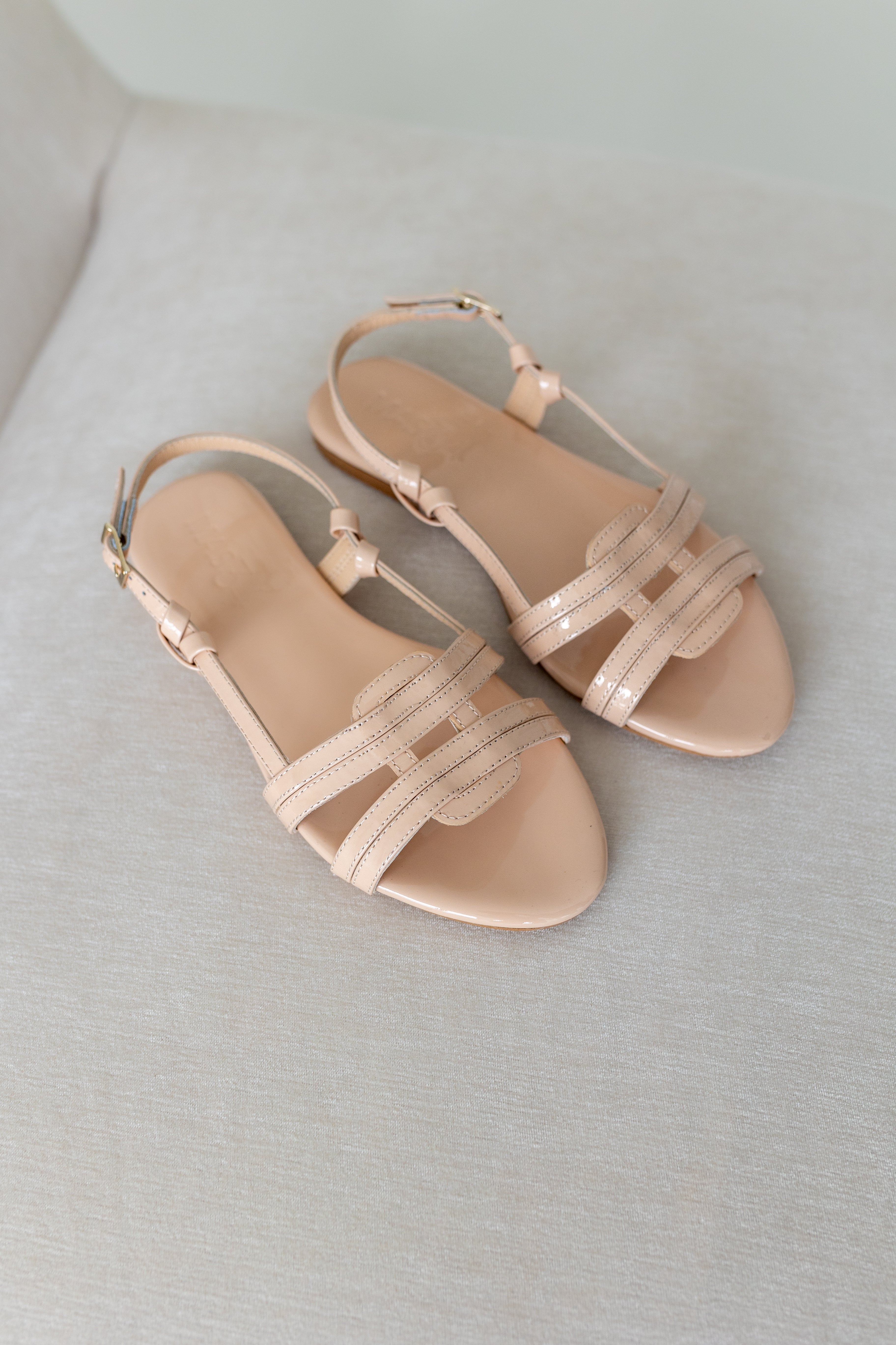 SANDALIA PLANA JULIETA PIEL CHAROL NUDE