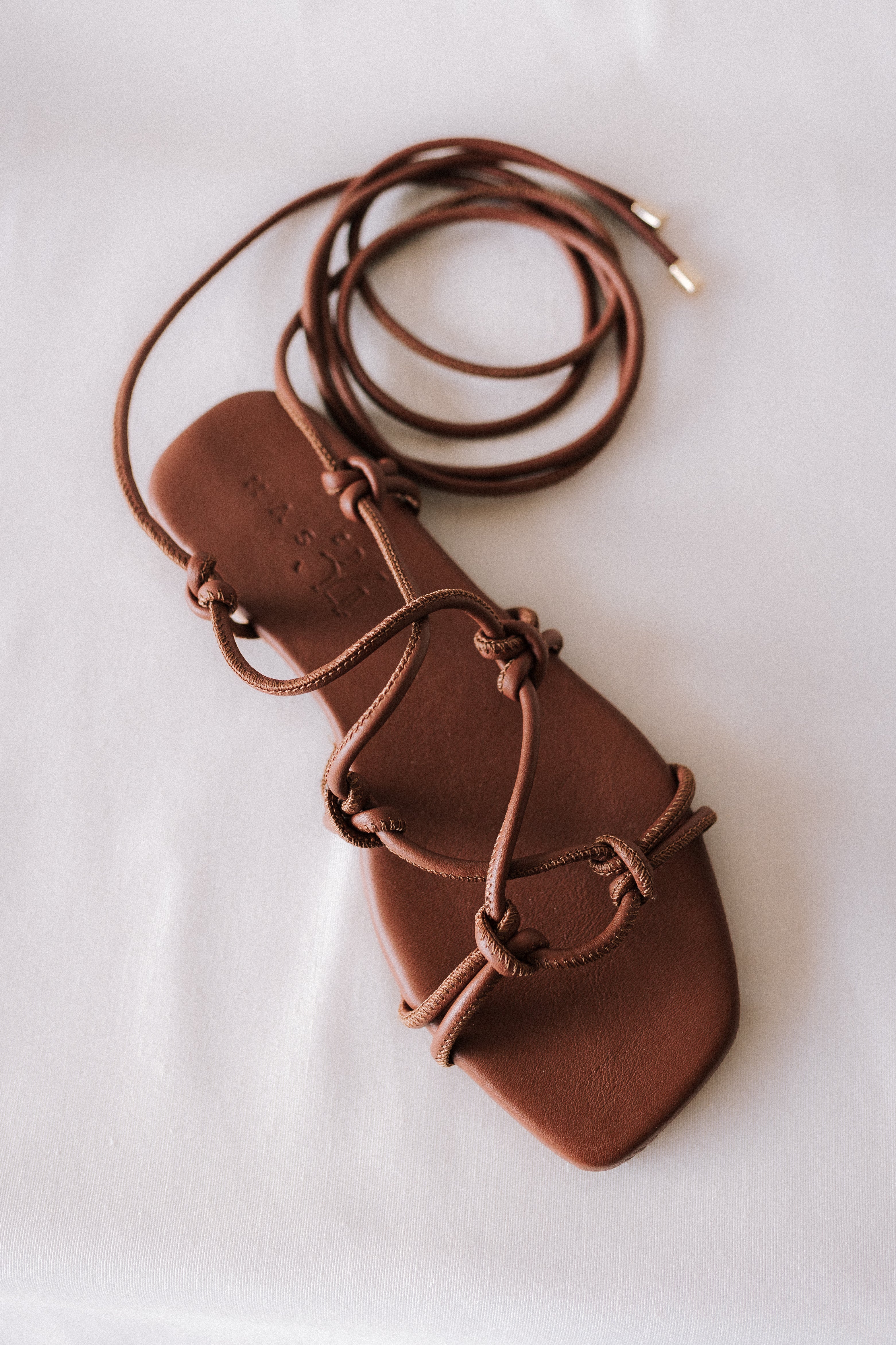 SANDALIA PLANA CATY PIEL MARRÓN