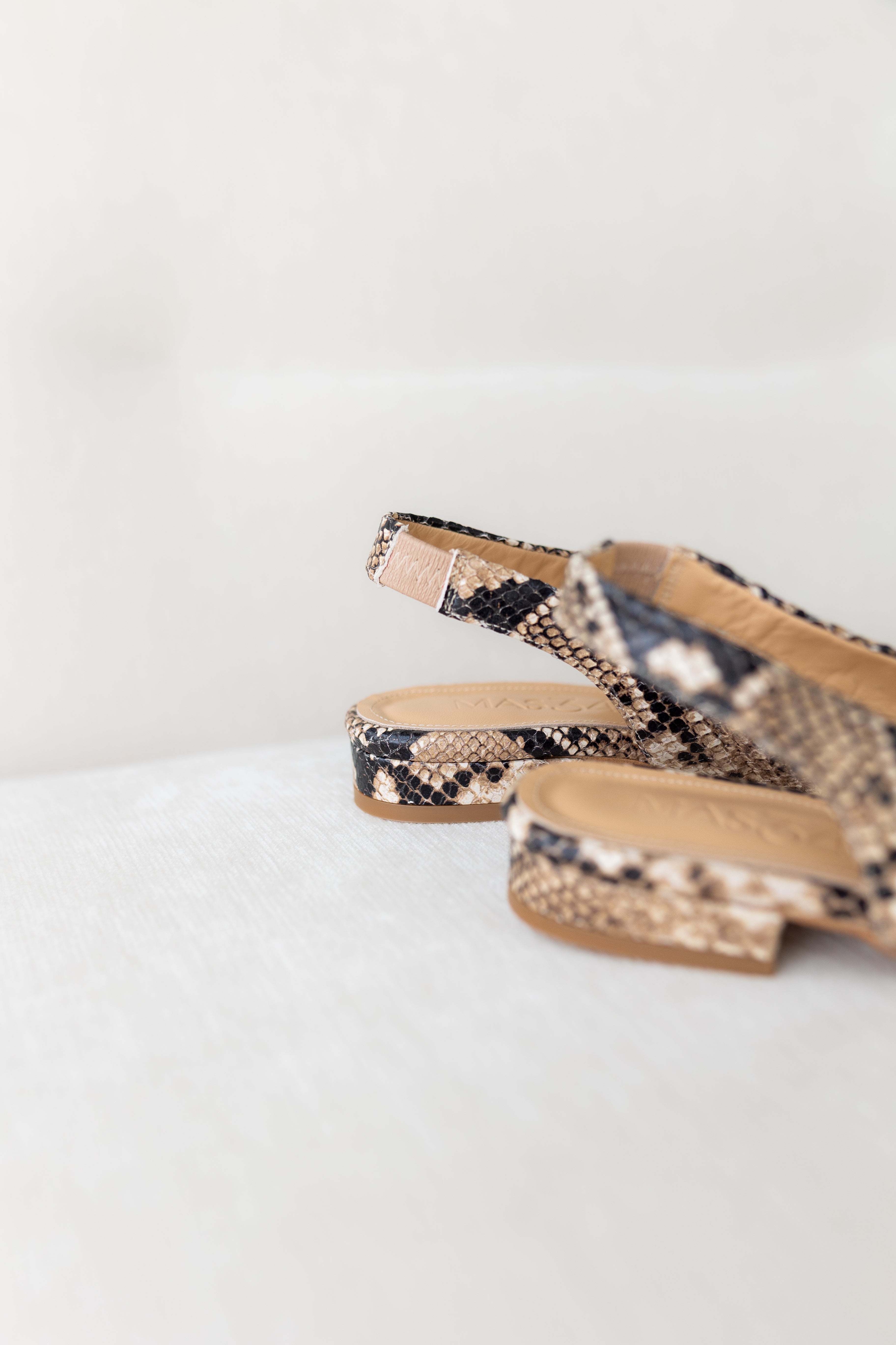 BAILARINA DESTALONADA LUCIA PIEL EFECTO PITÓN ARENA