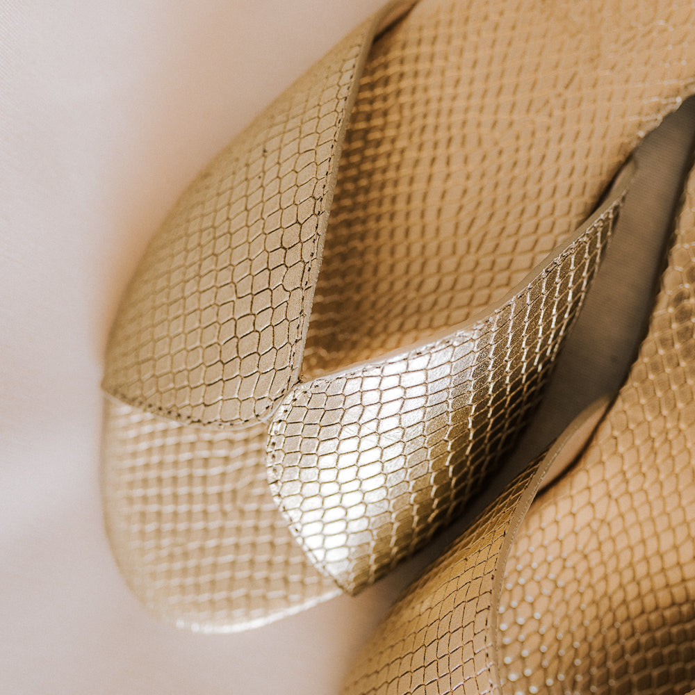 CRISTINA FLAT SANDAL IN PLATINUM ENGRAVED LEATHER
