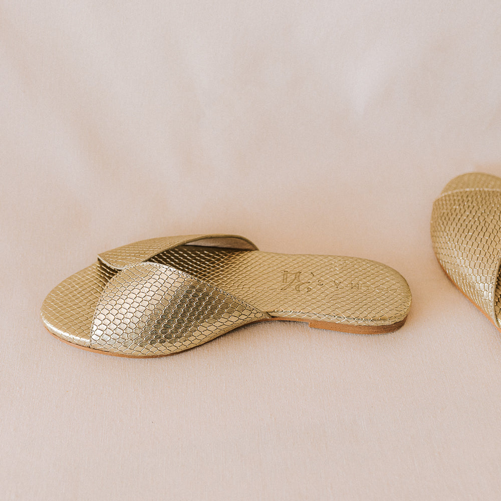 CRISTINA FLAT SANDAL IN PLATINUM ENGRAVED LEATHER