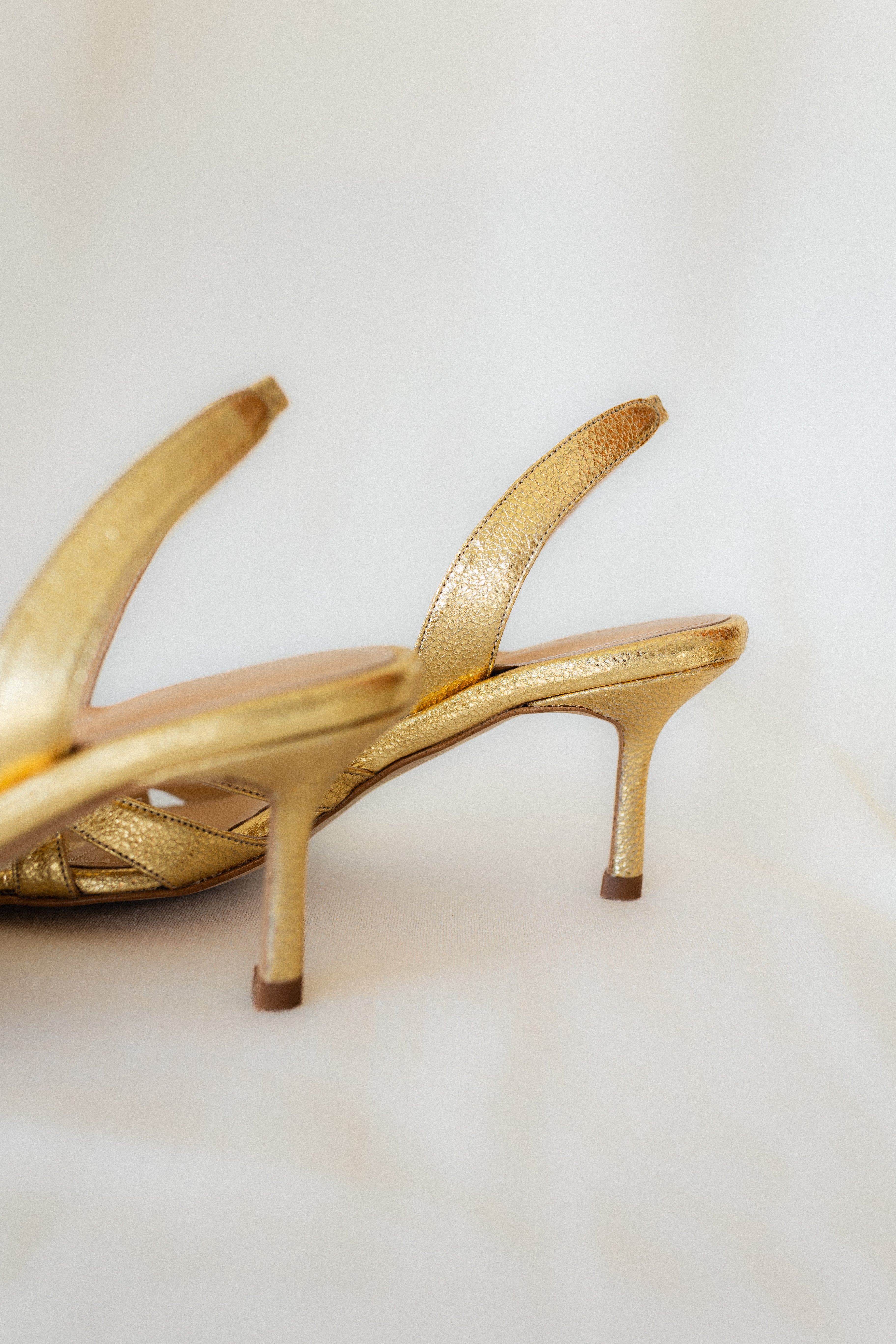 SANDALIA SIRA PIEL GRABADA ORO TACÓN 6CM