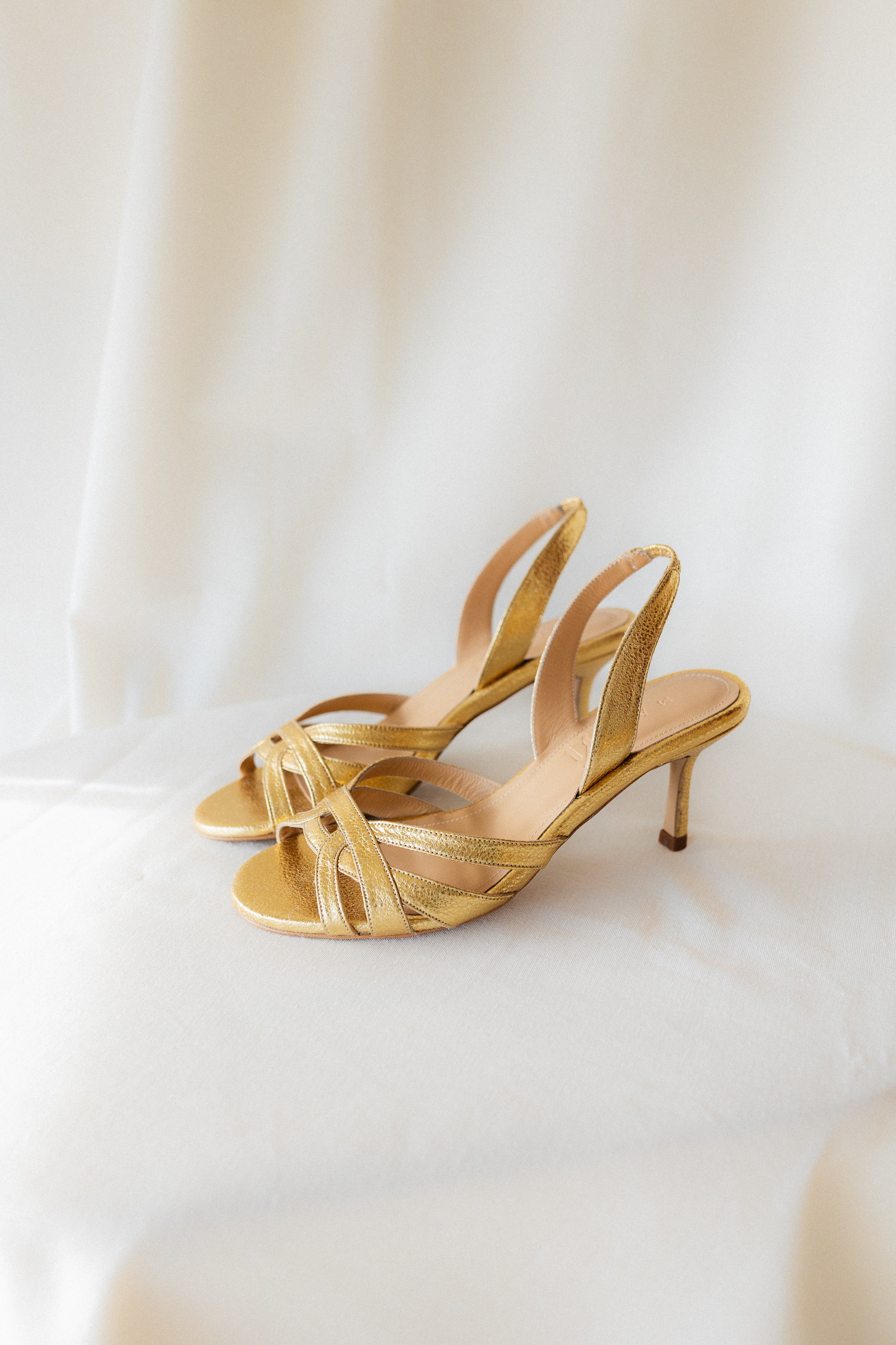 SANDALIA SIRA PIEL GRABADA ORO TACÓN 6CM