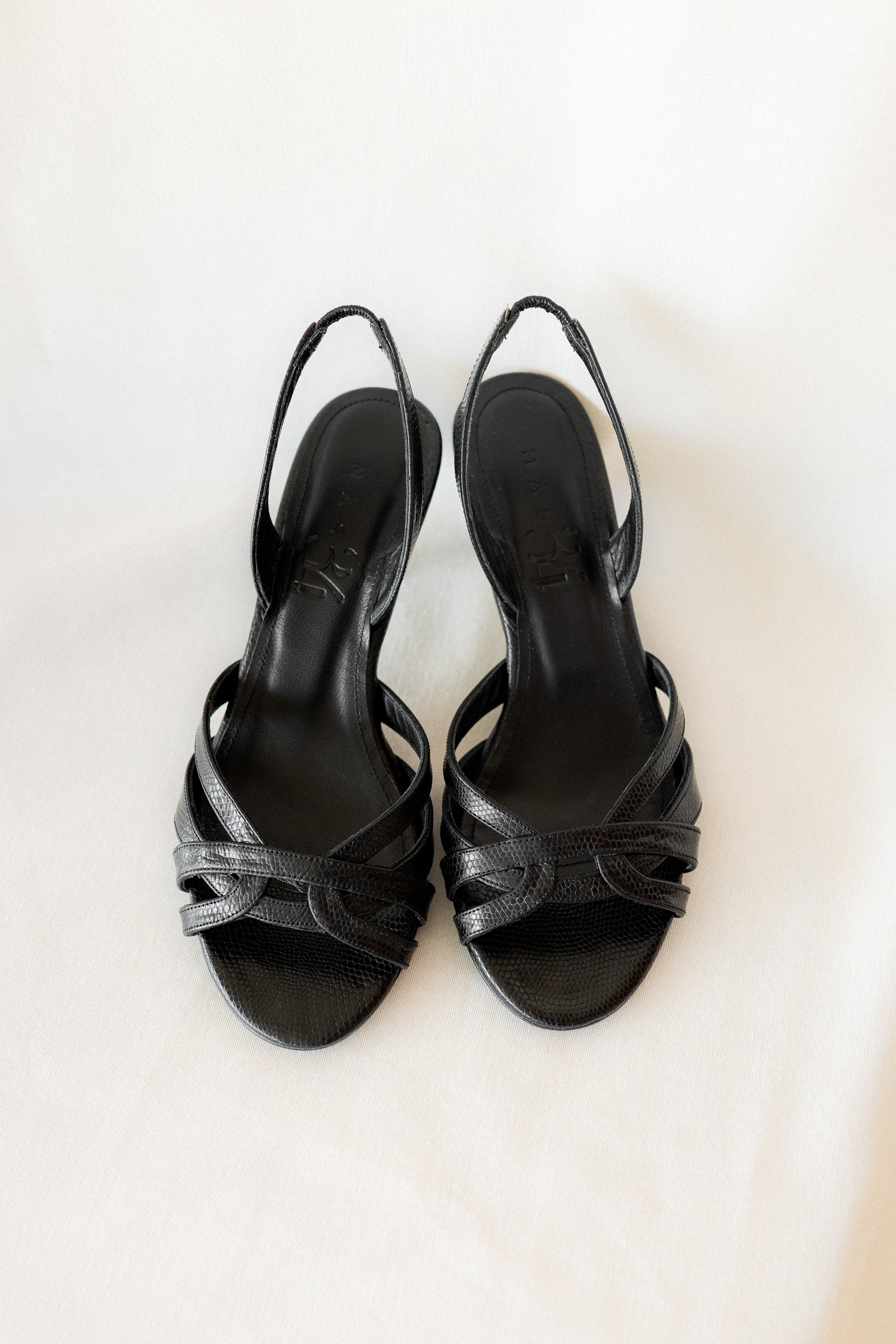 SANDALIA SIRA PIEL GRABADA NEGRA TACÓN 6CM