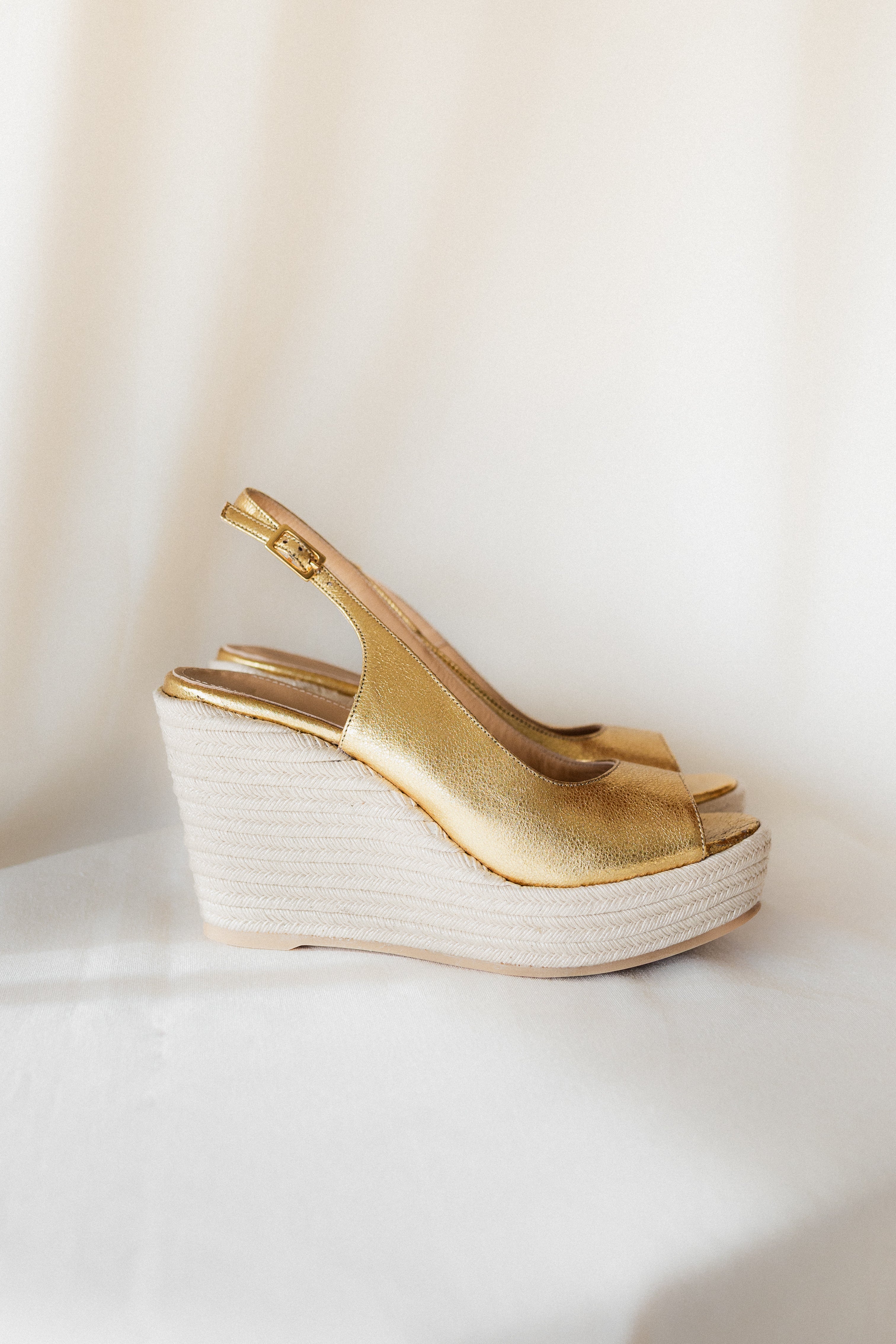 CUÑA BELLA PIEL LAMINADO ORO 8,5 CM