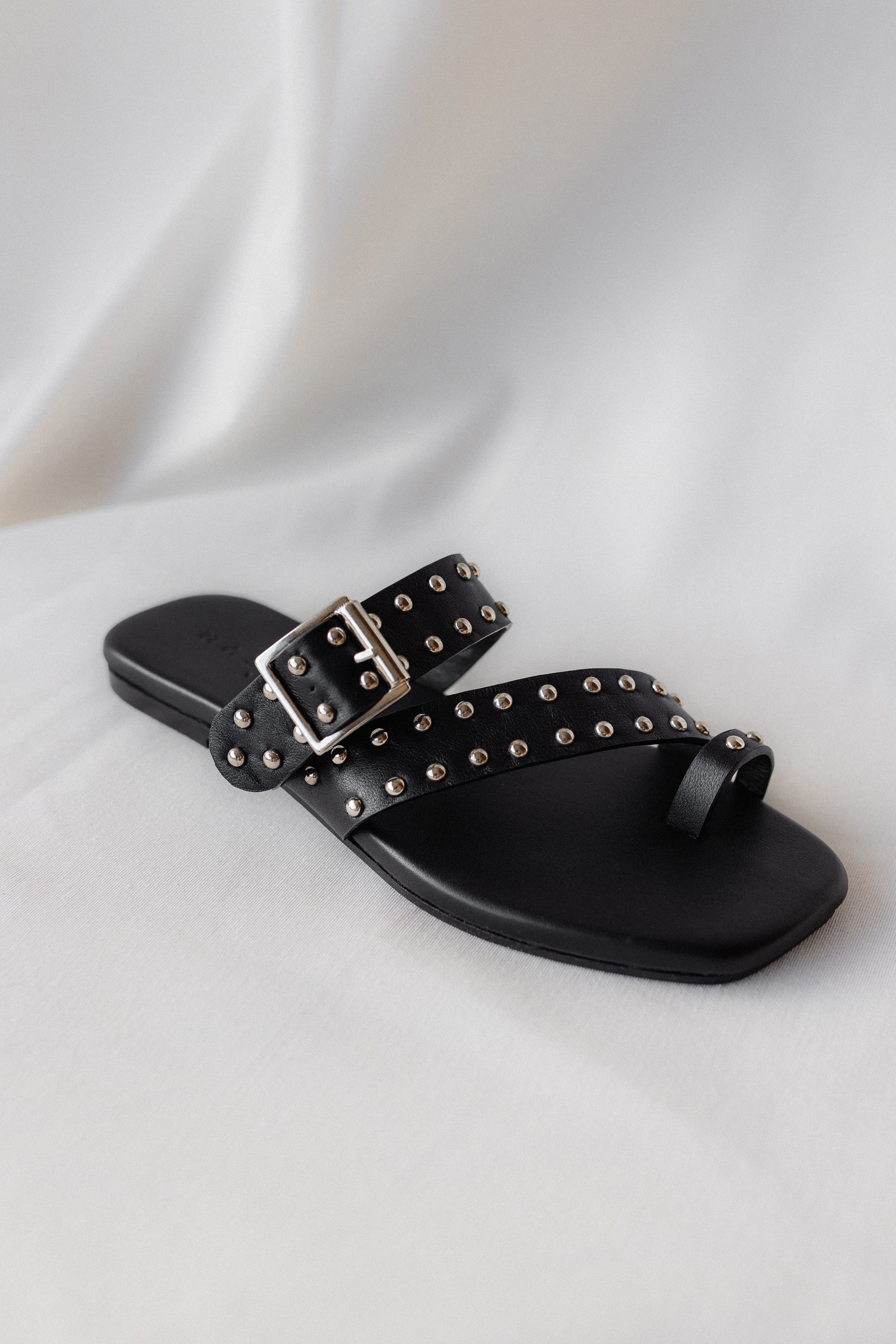 MAX FLAT SANDAL IN NUDE EMBOSSED LEATHER