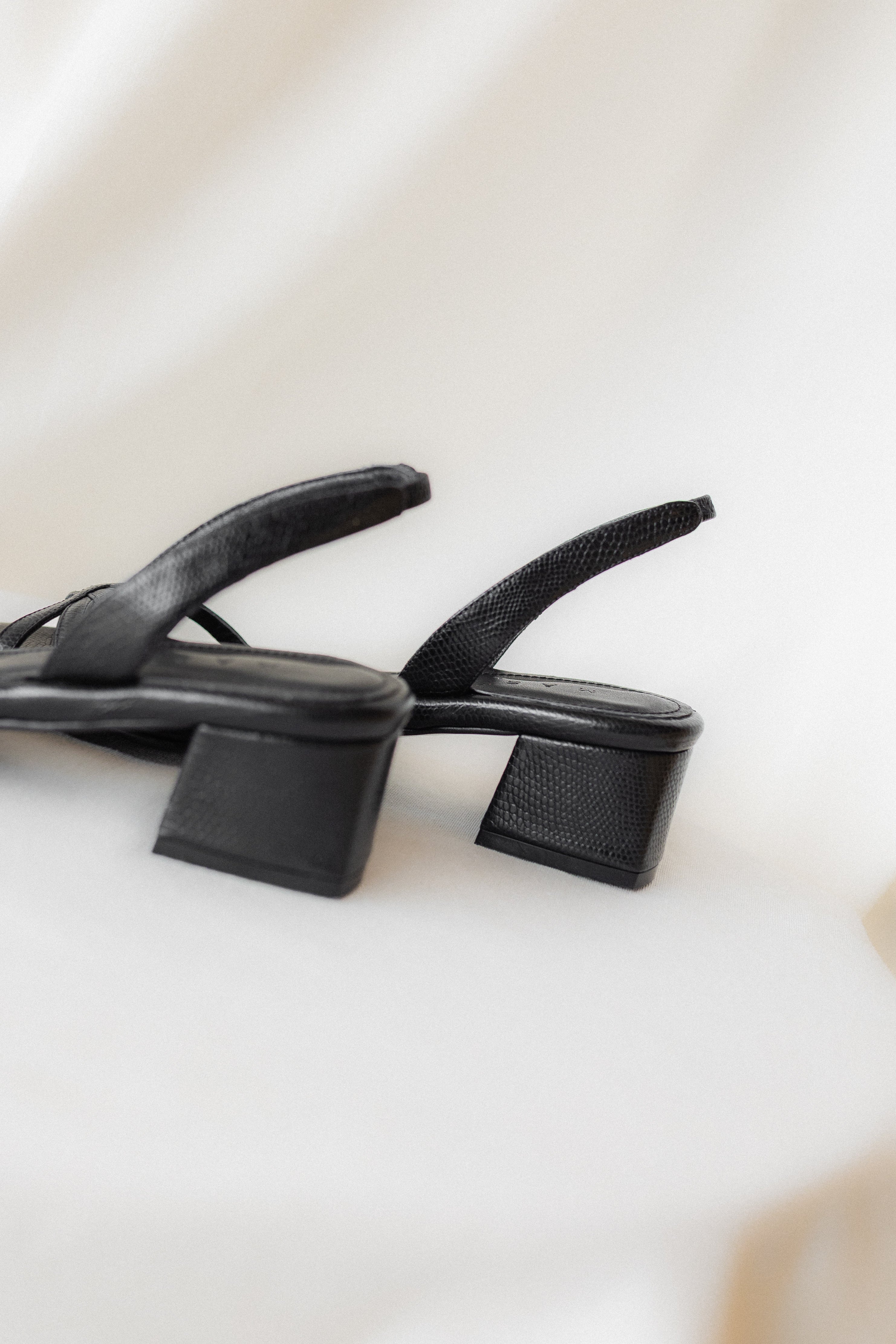 ALLEGRA SANDAL BLACK EMBOSSED LEATHER 4CM HEEL