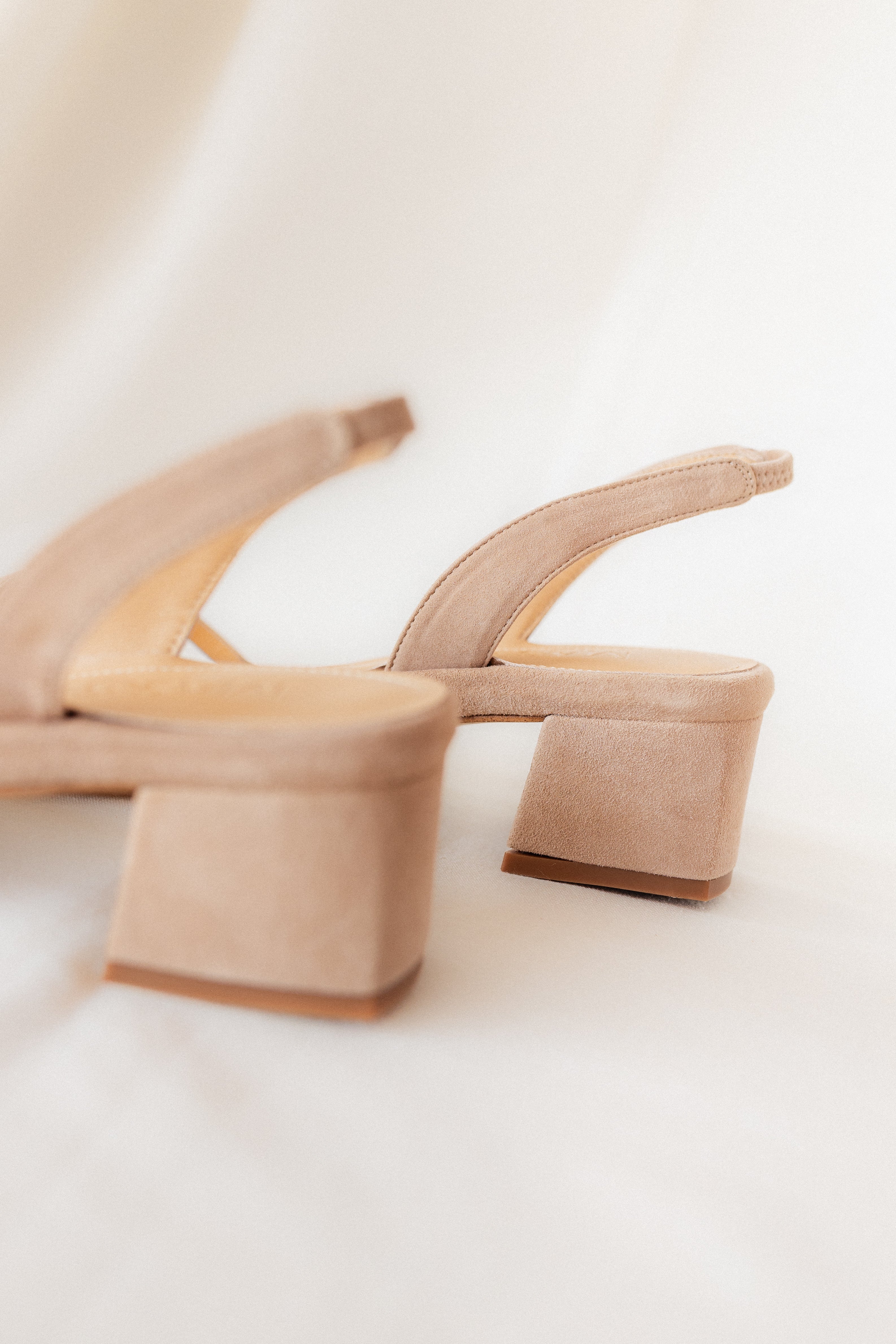 SANDALIA ALLEGRA ANTE NATURAL TACÓN 4CM