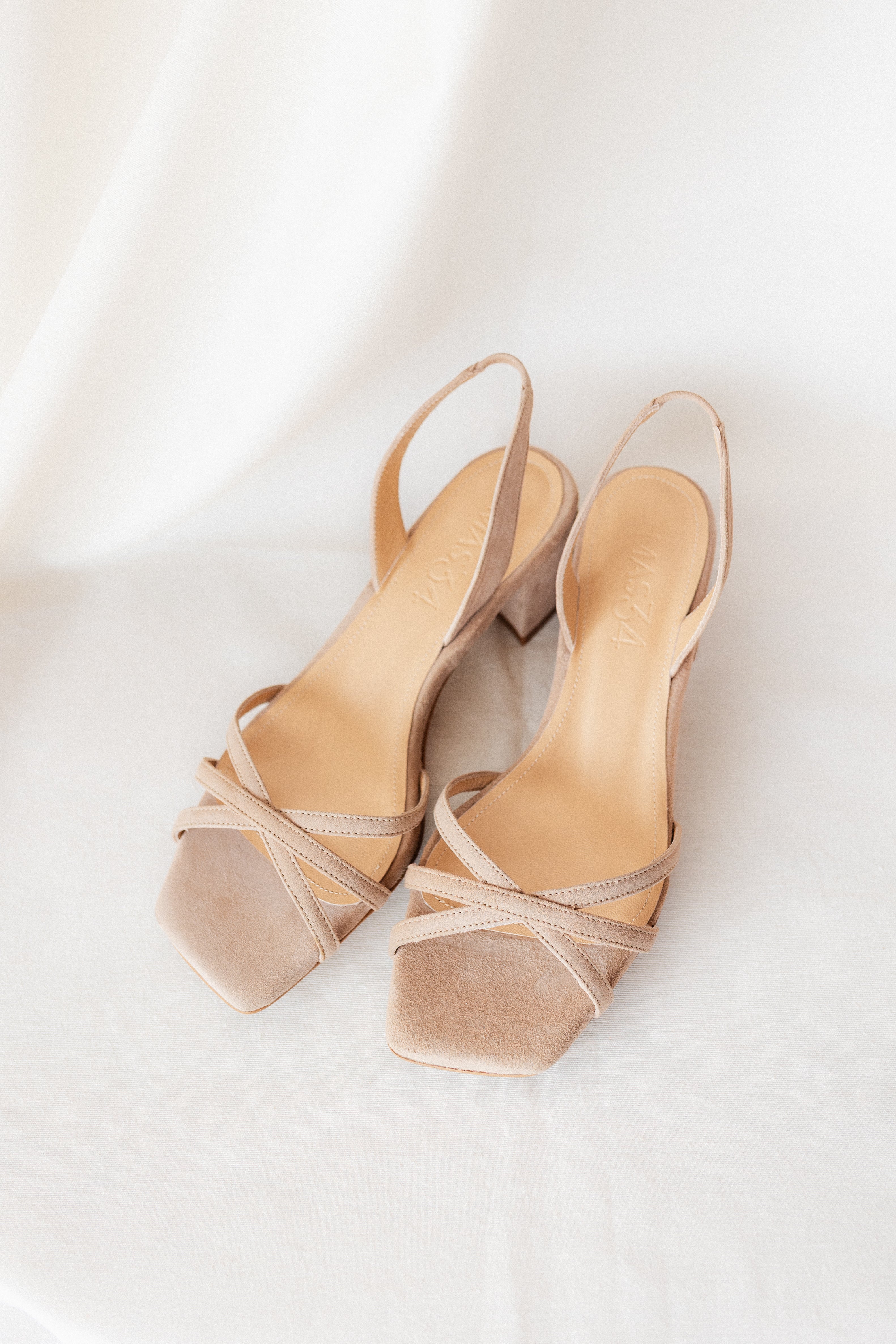 SANDALIA ALLEGRA ANTE NATURAL TACÓN 4CM